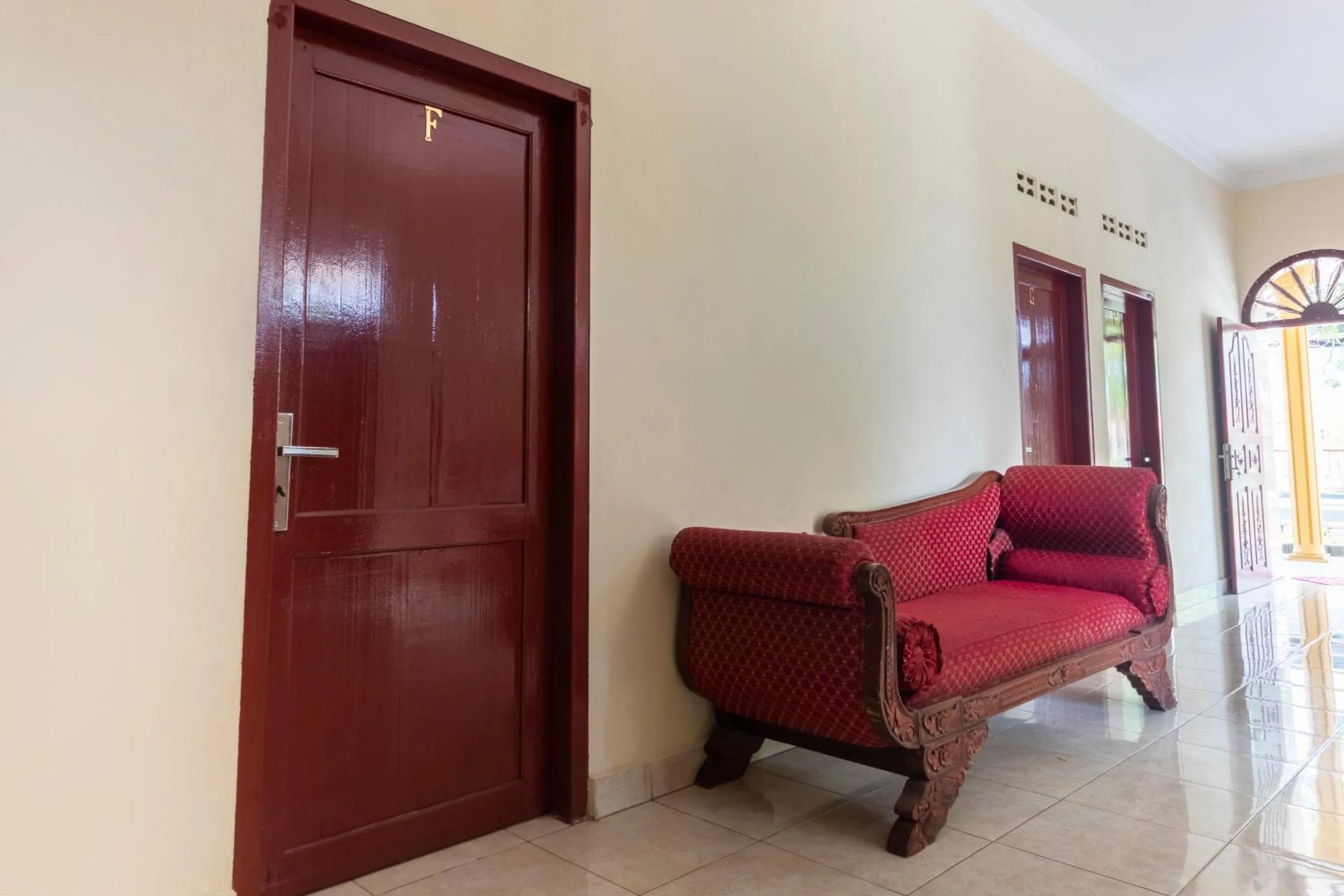 Area and facilities in RedDoorz at Samuel Homestay Pematangsiantar