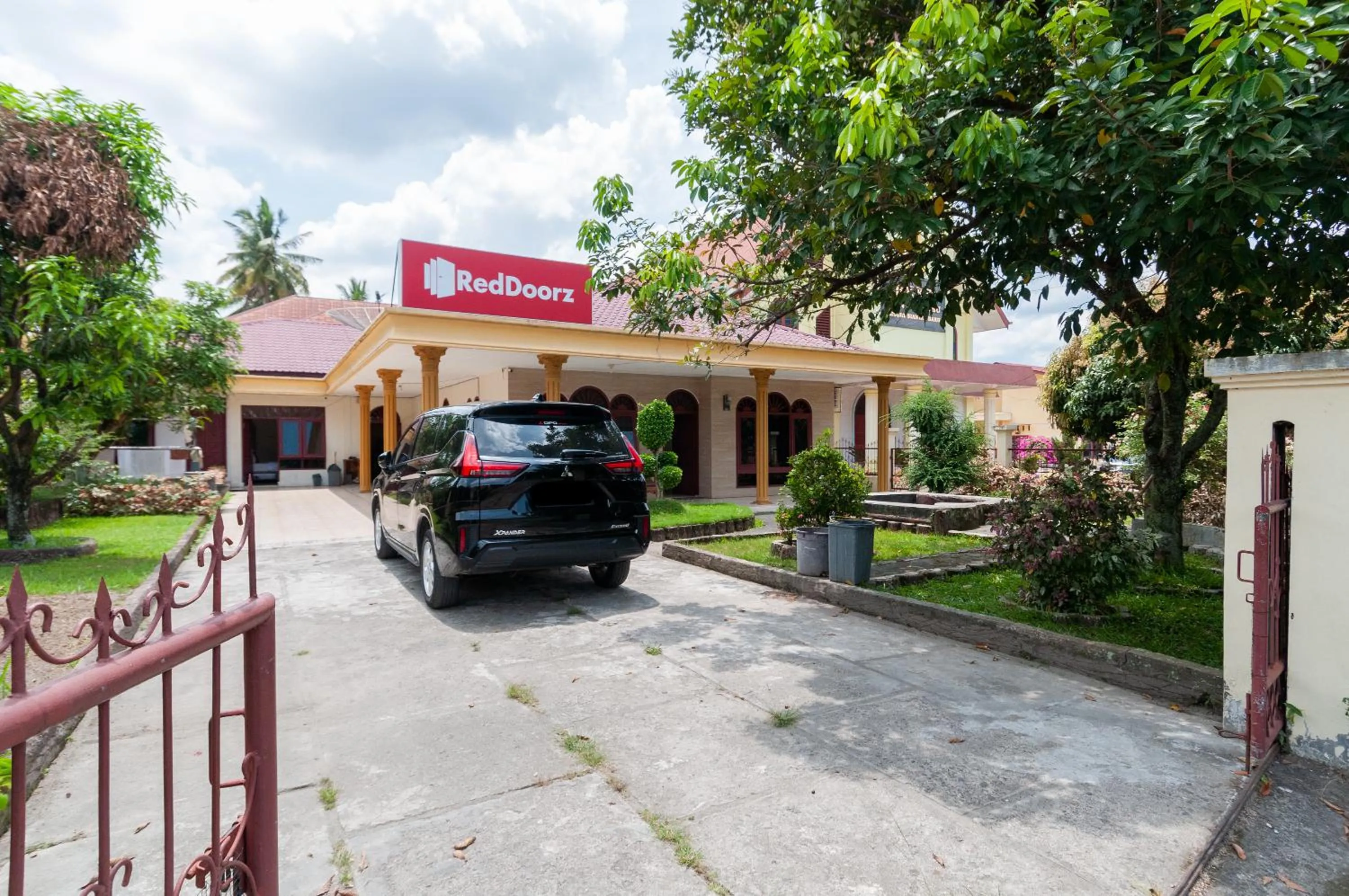 Property building in RedDoorz at Samuel Homestay Pematangsiantar