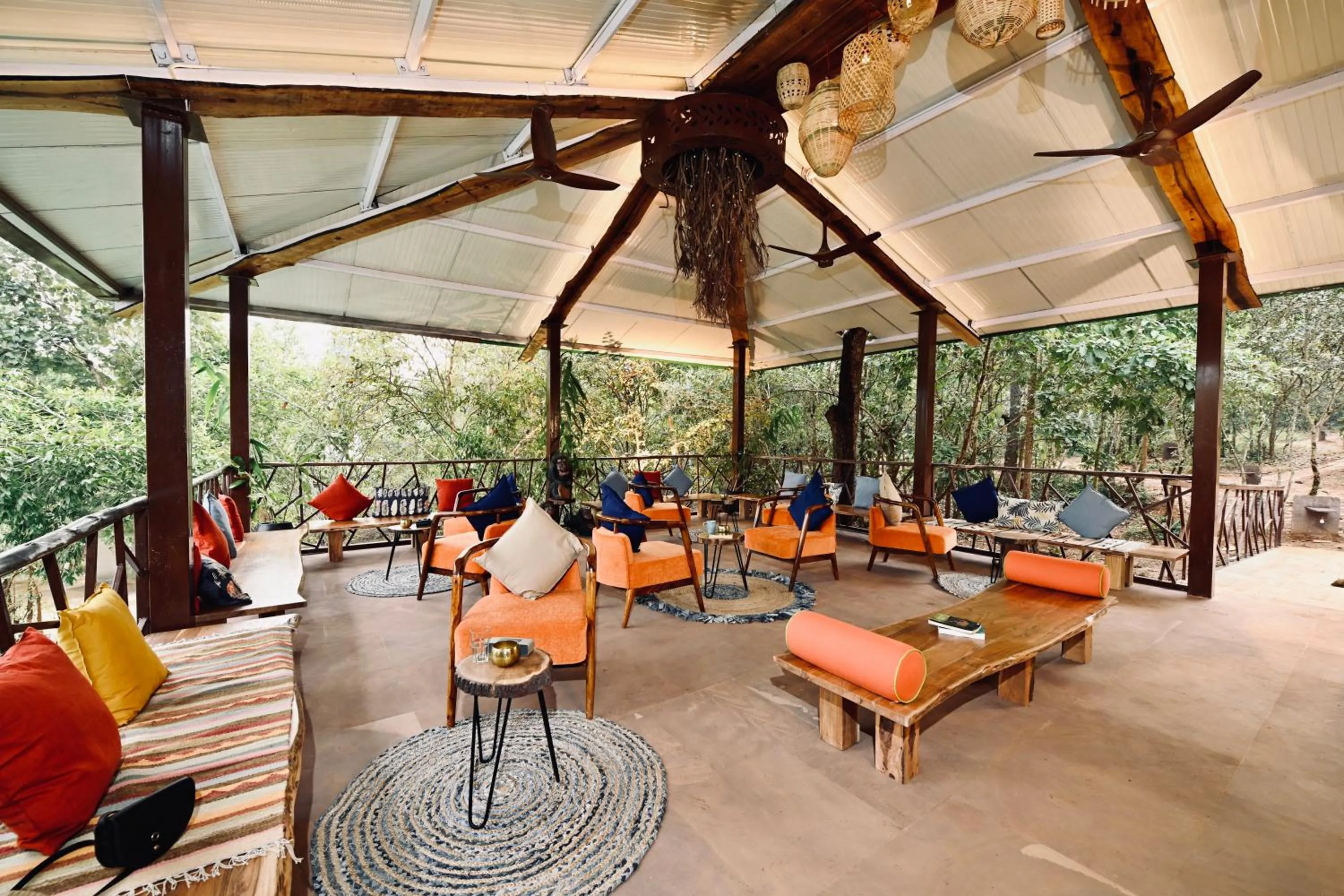 Lounge or bar in Kanha Jungle Camp
