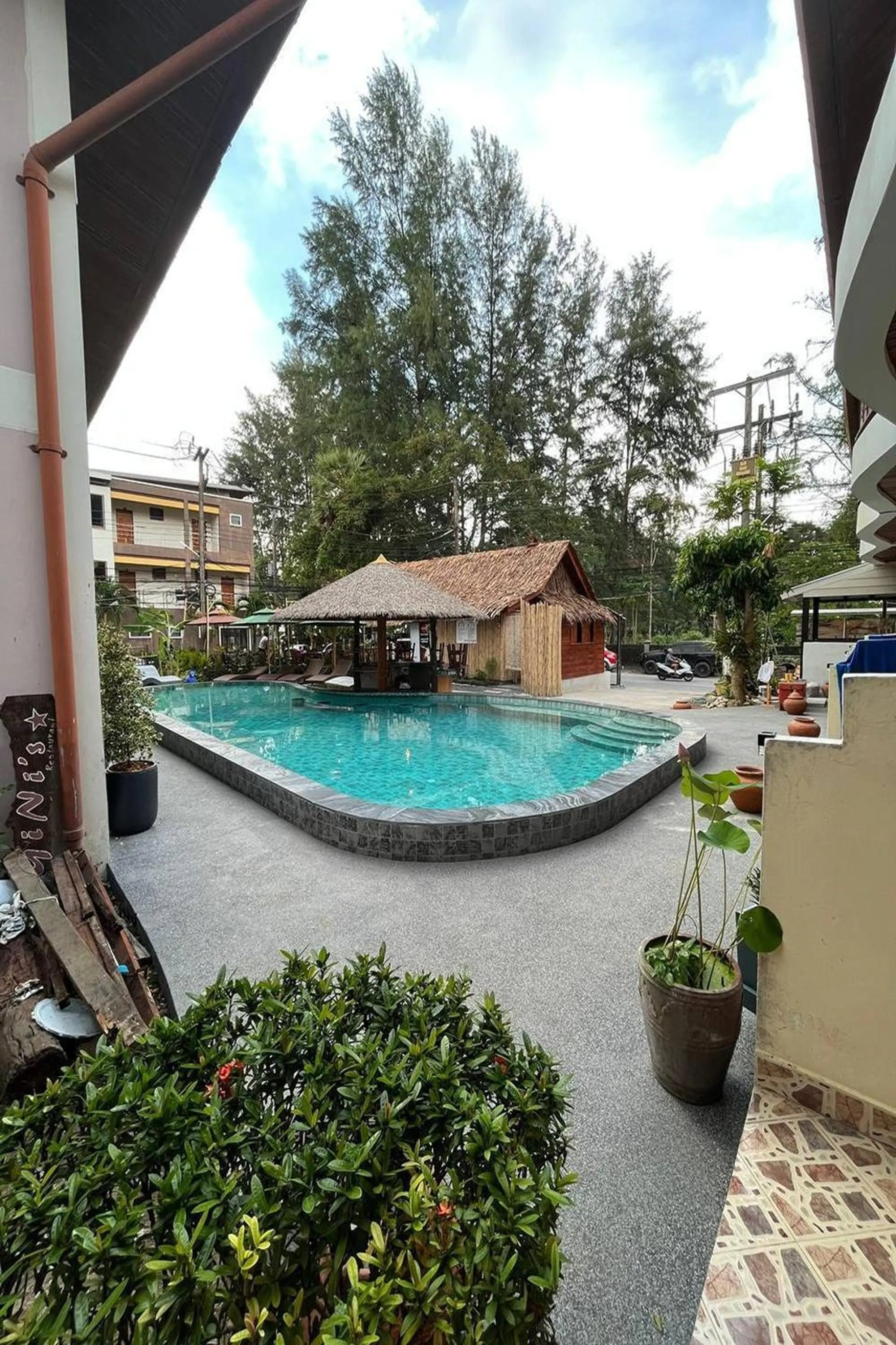 Swimming pool in Ginis Beach Resort