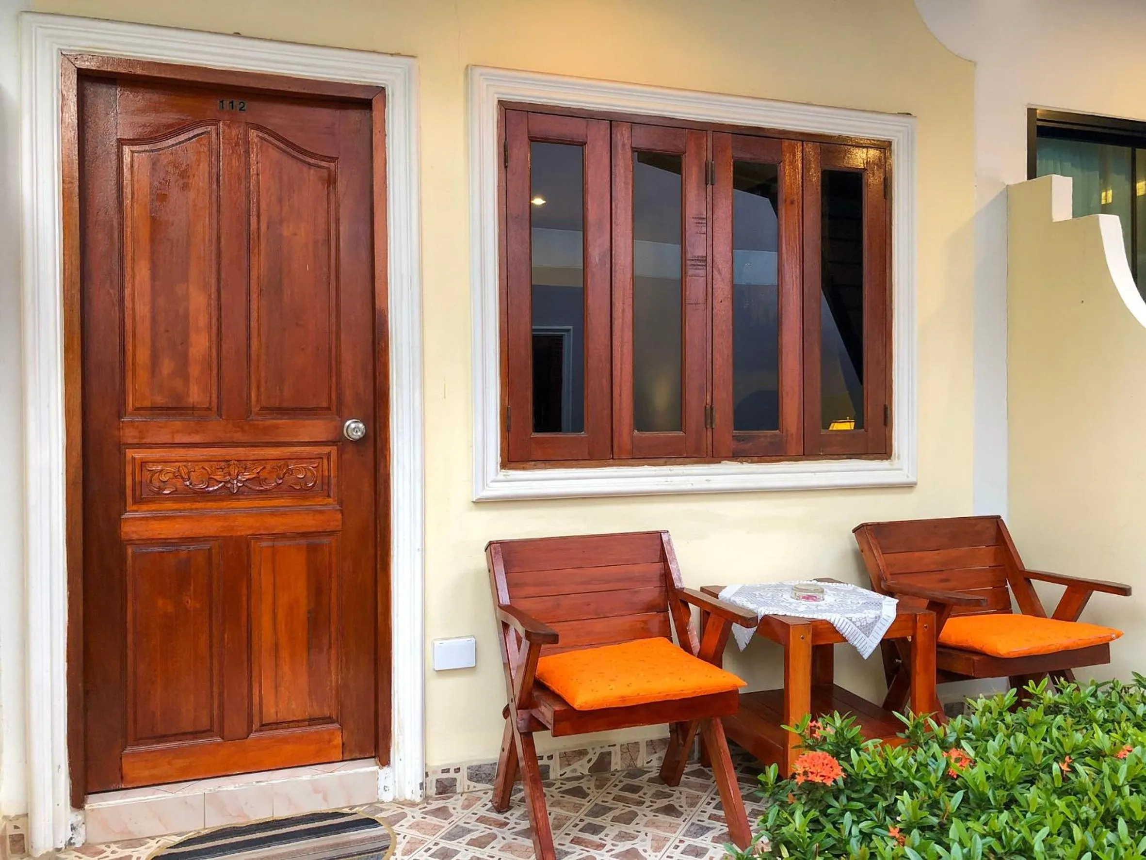 Seating area in Ginis Beach Resort