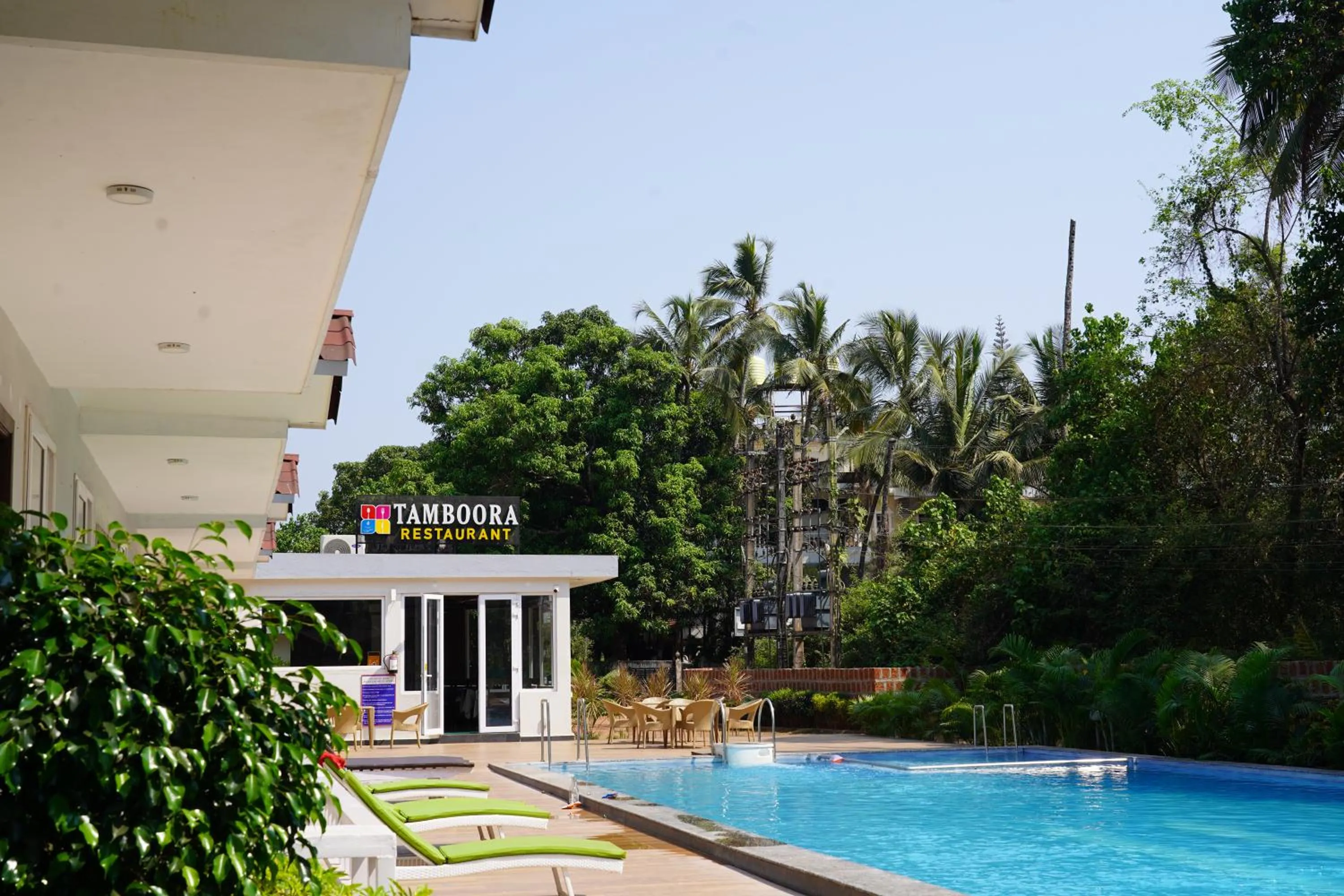 Pool view in Golden Sands Resort, Morjim