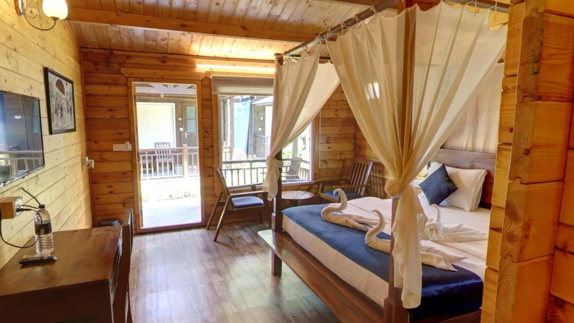 Bedroom, Bed in Golden Sands Resort, Morjim