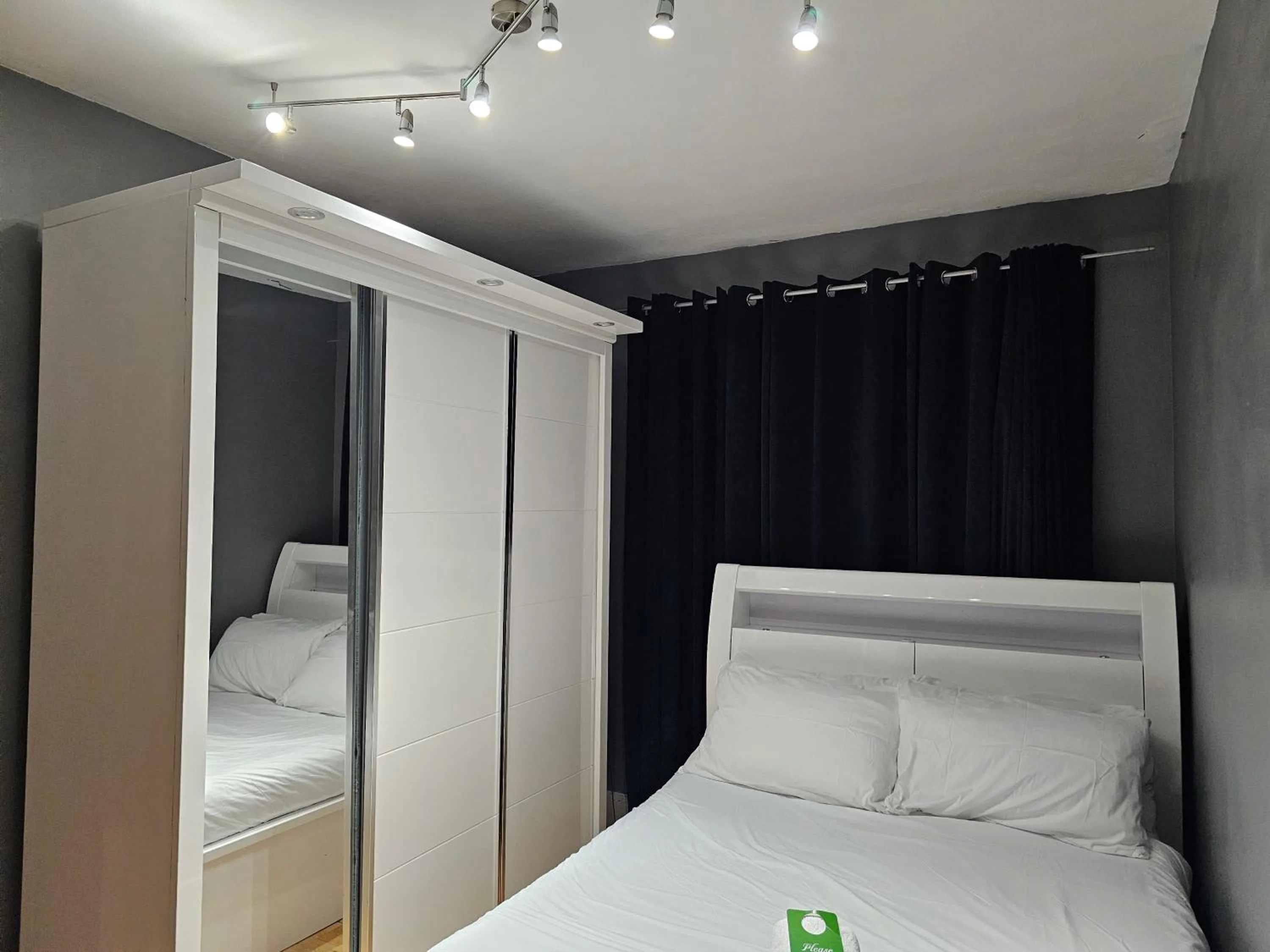 Bed in Umbrella Properties London Woolwich