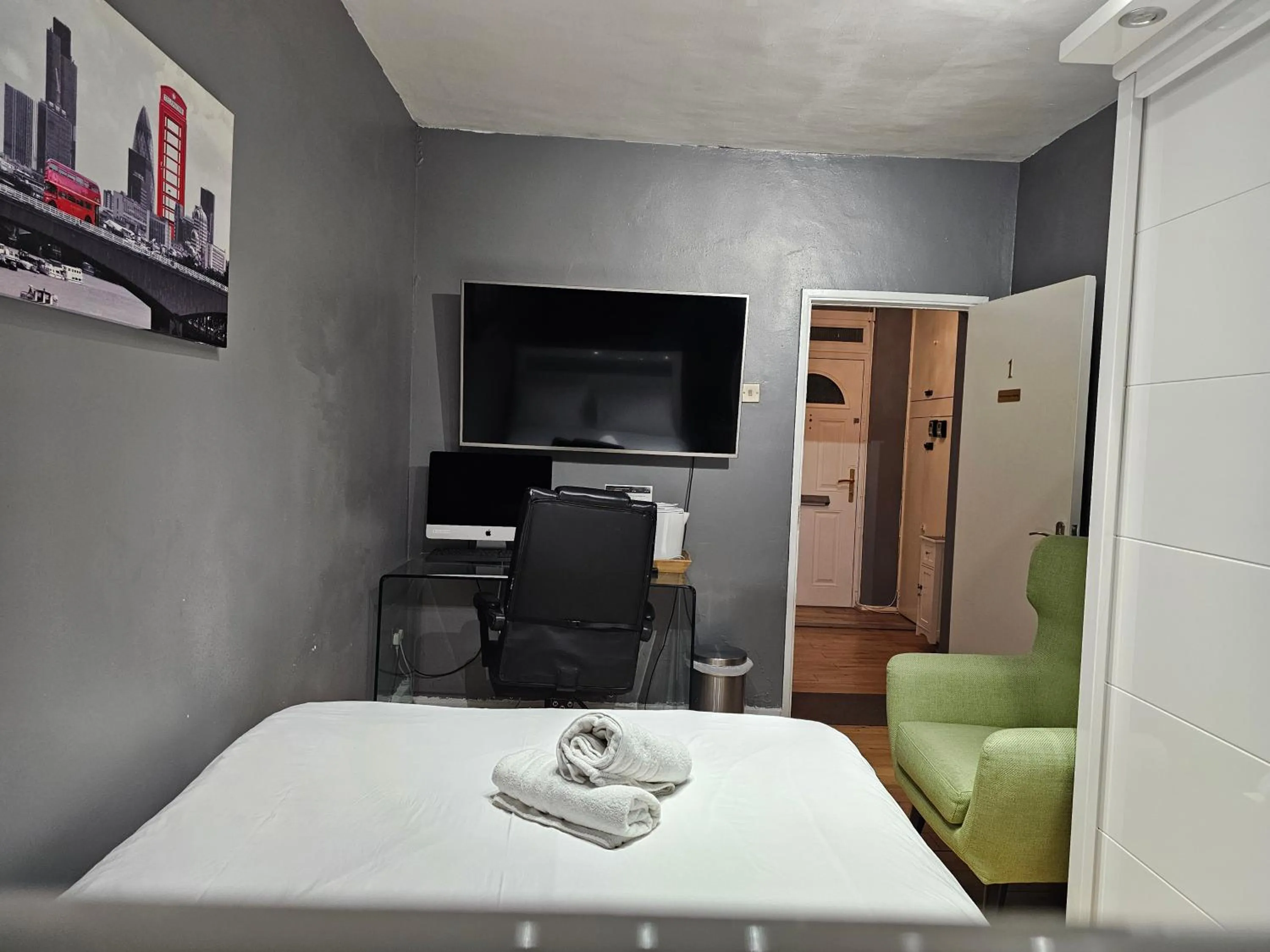 Bed in Umbrella Properties London Woolwich