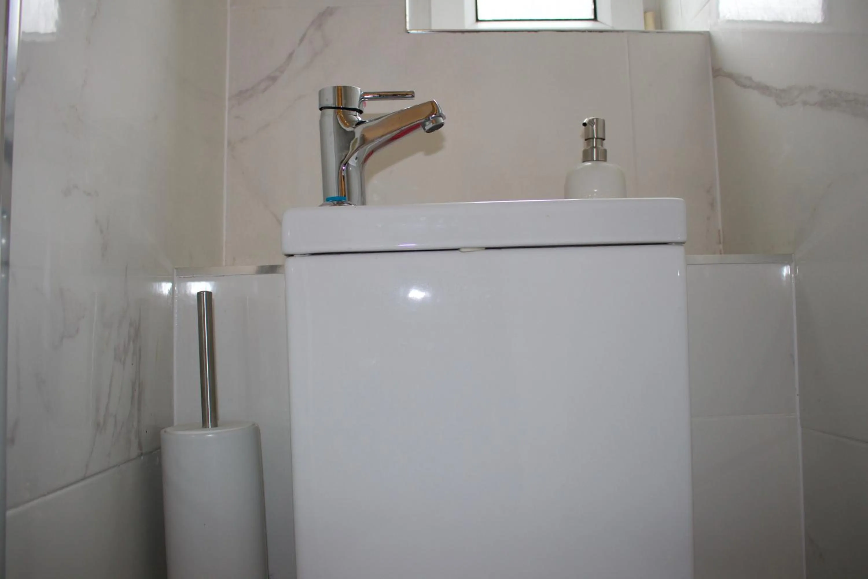 Toilet in Umbrella Properties London Woolwich