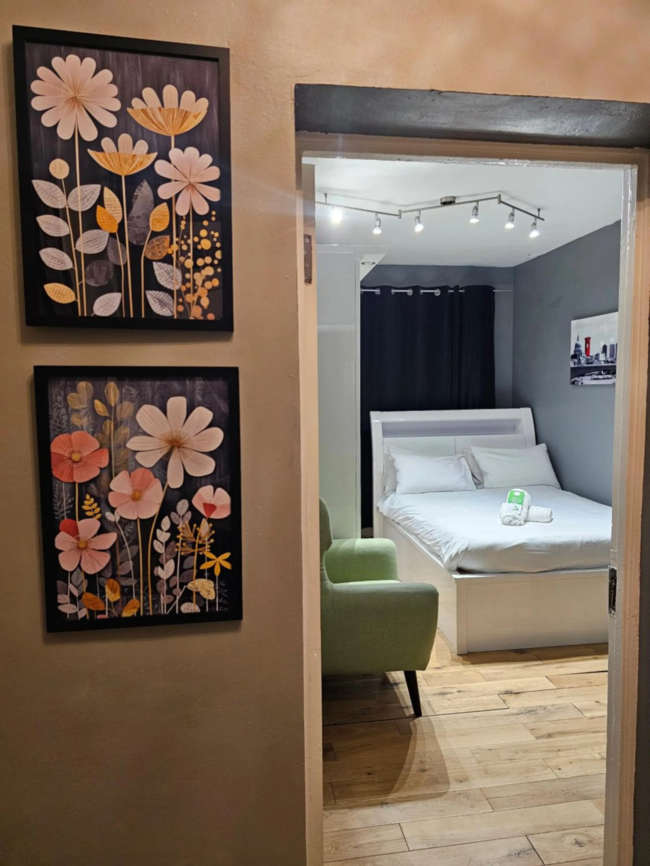 Bed in Umbrella Properties London Woolwich