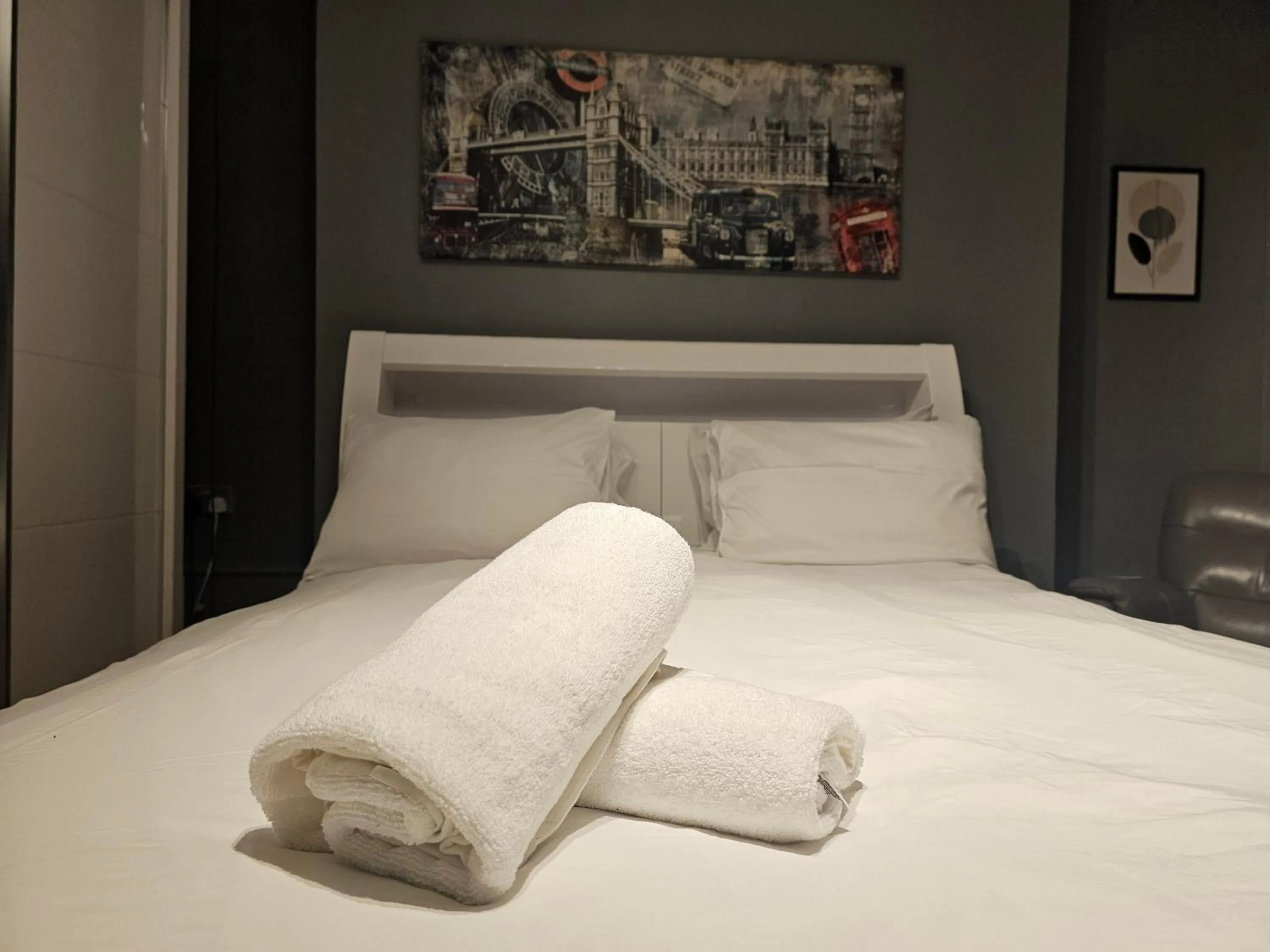 Bed in Umbrella Properties London Woolwich