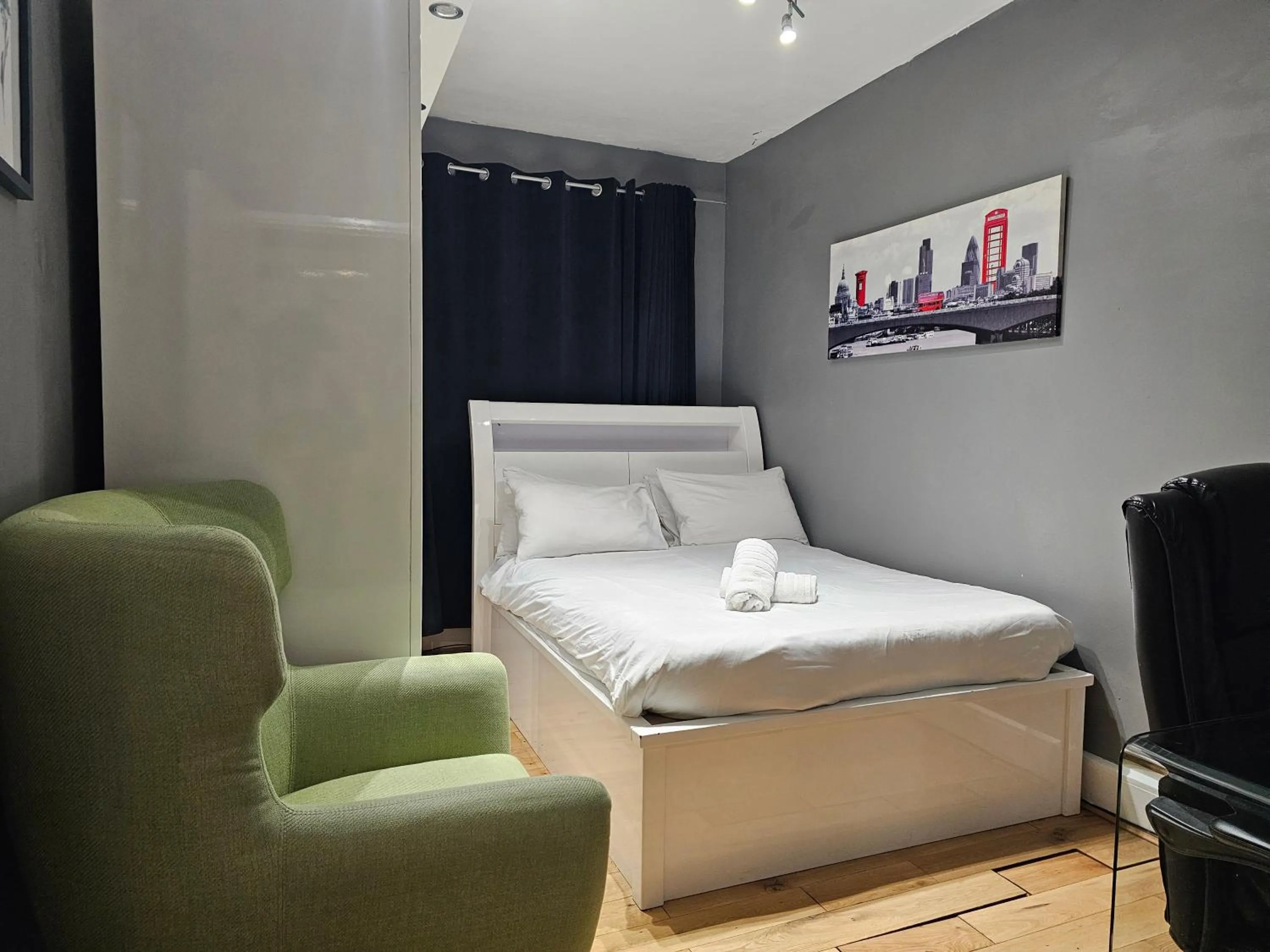 Bed in Umbrella Properties London Woolwich