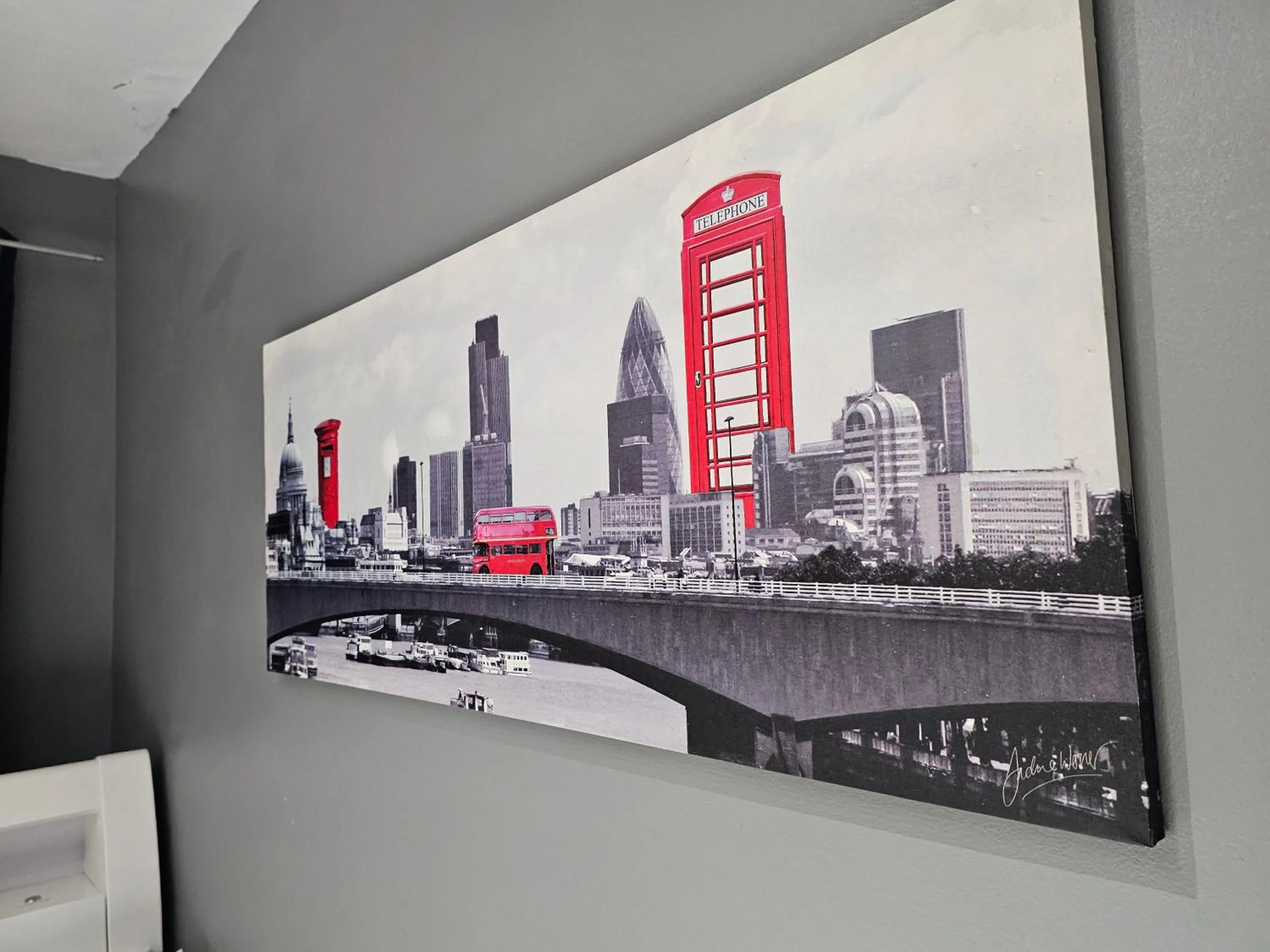 Decorative detail in Umbrella Properties London Woolwich