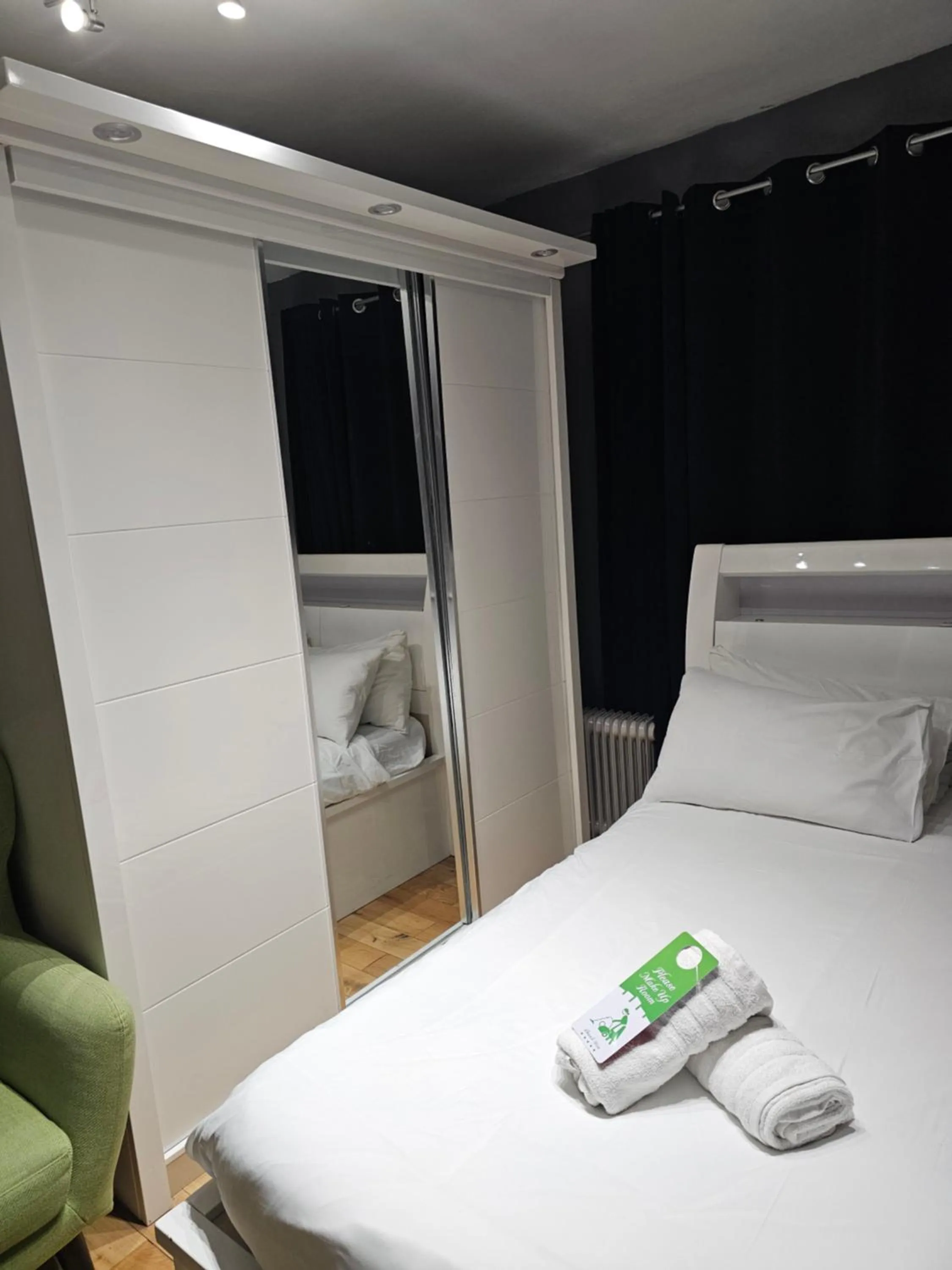 Bed in Umbrella Properties London Woolwich