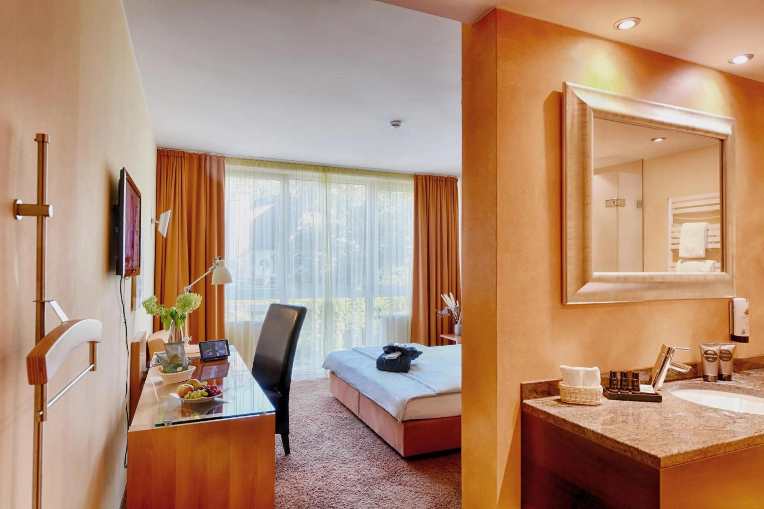 Photo of the whole room, Bed in Wessinger