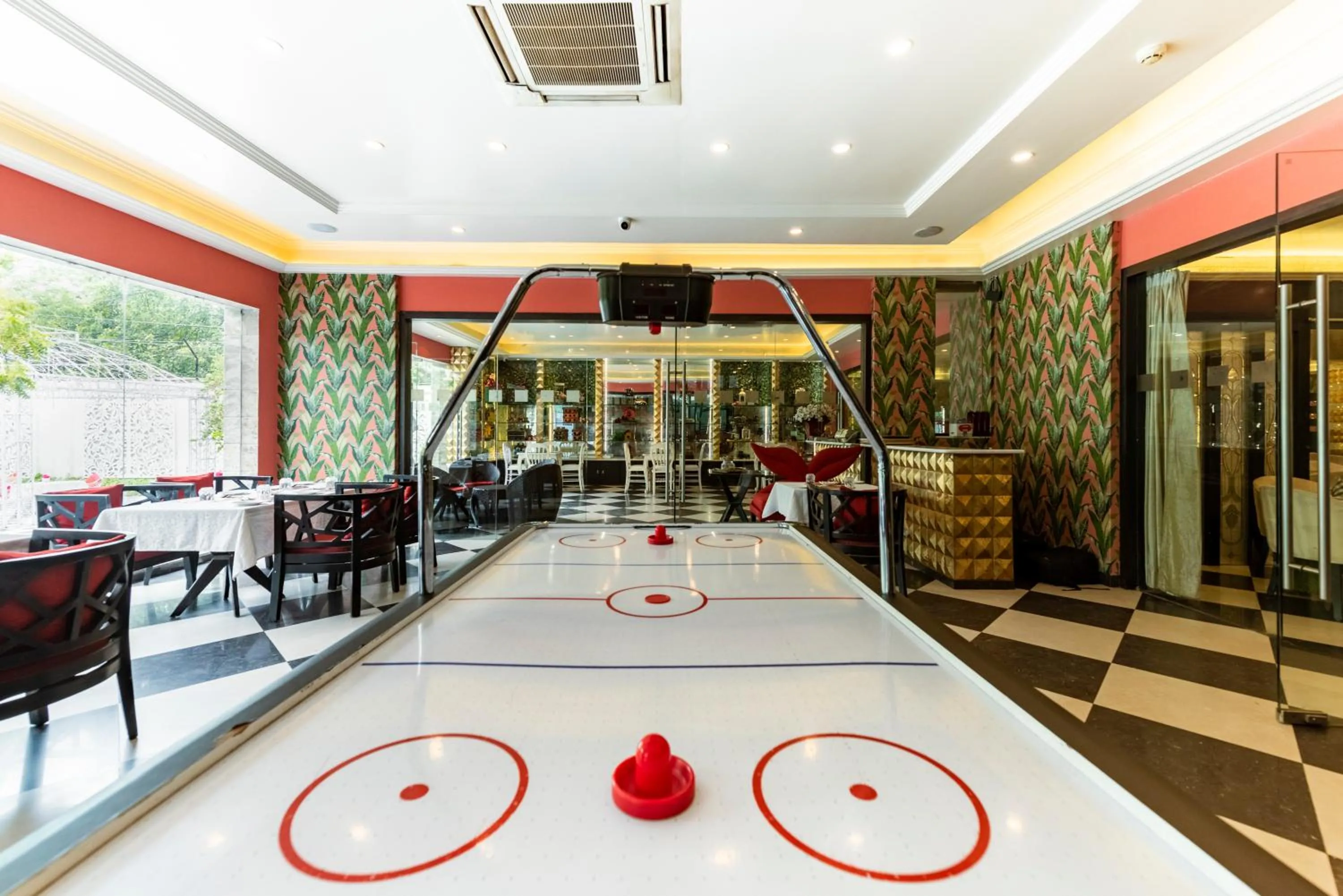 Restaurant/places to eat in Hotel CASA Aishbagh