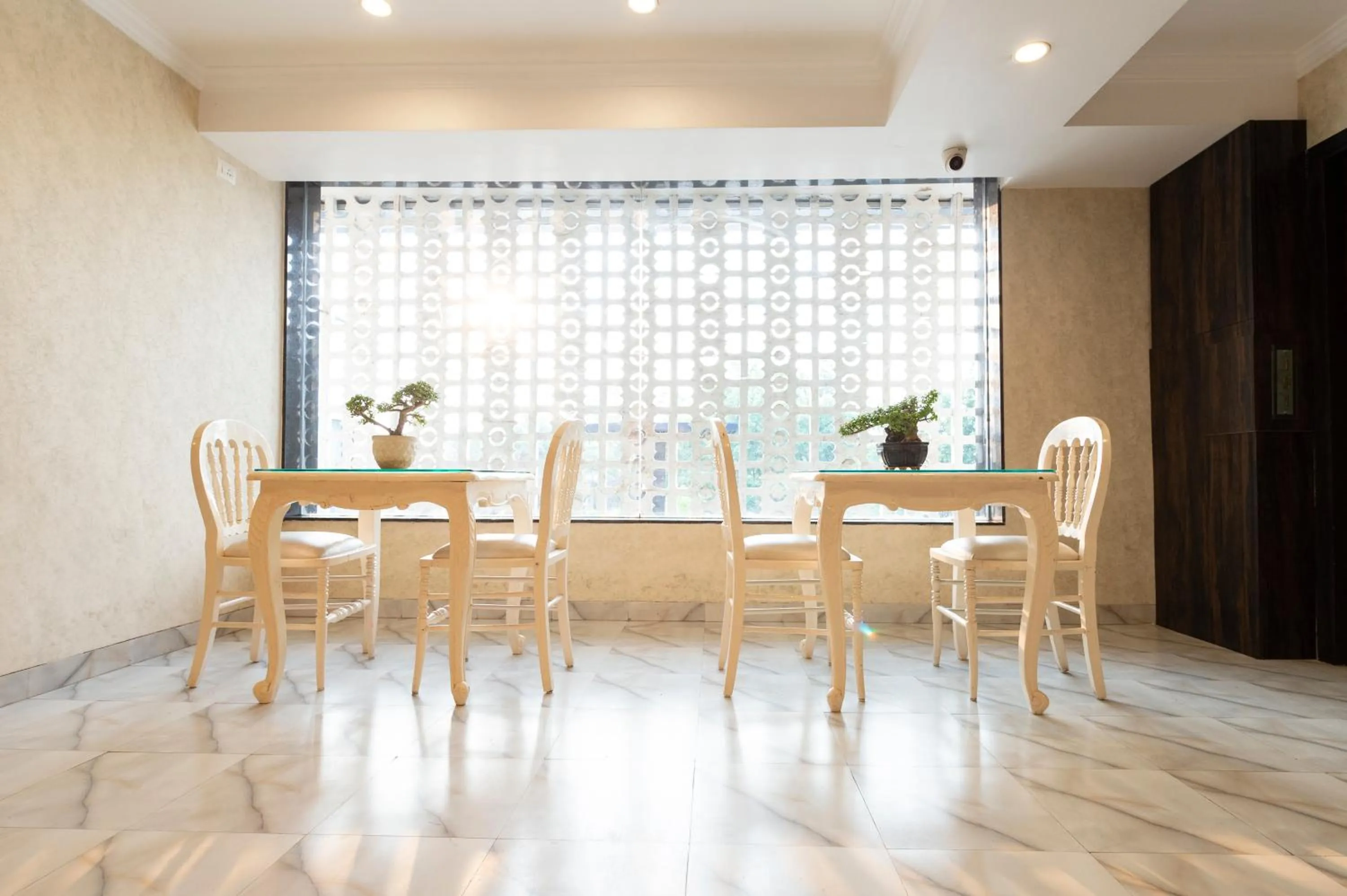 Seating area in Hotel CASA Aishbagh