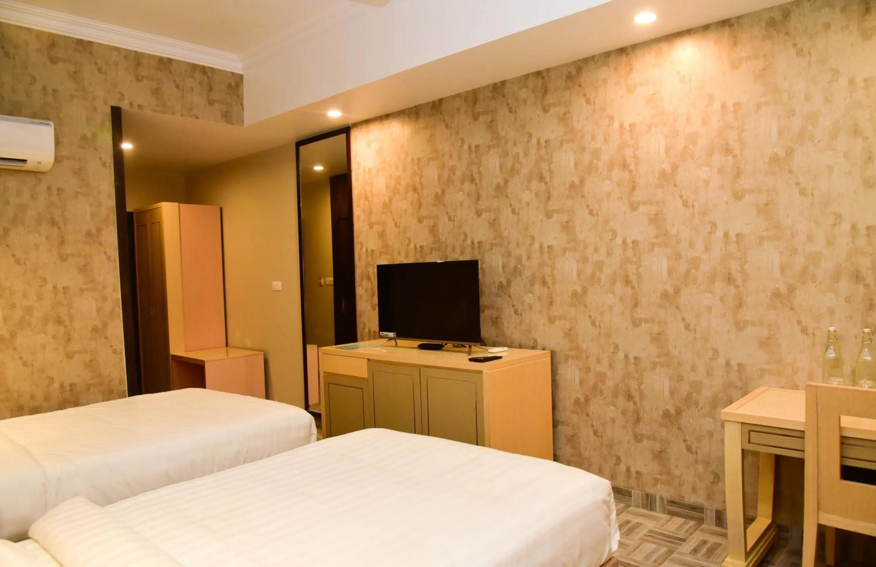 TV and multimedia, Bed in Hotel CASA Aishbagh