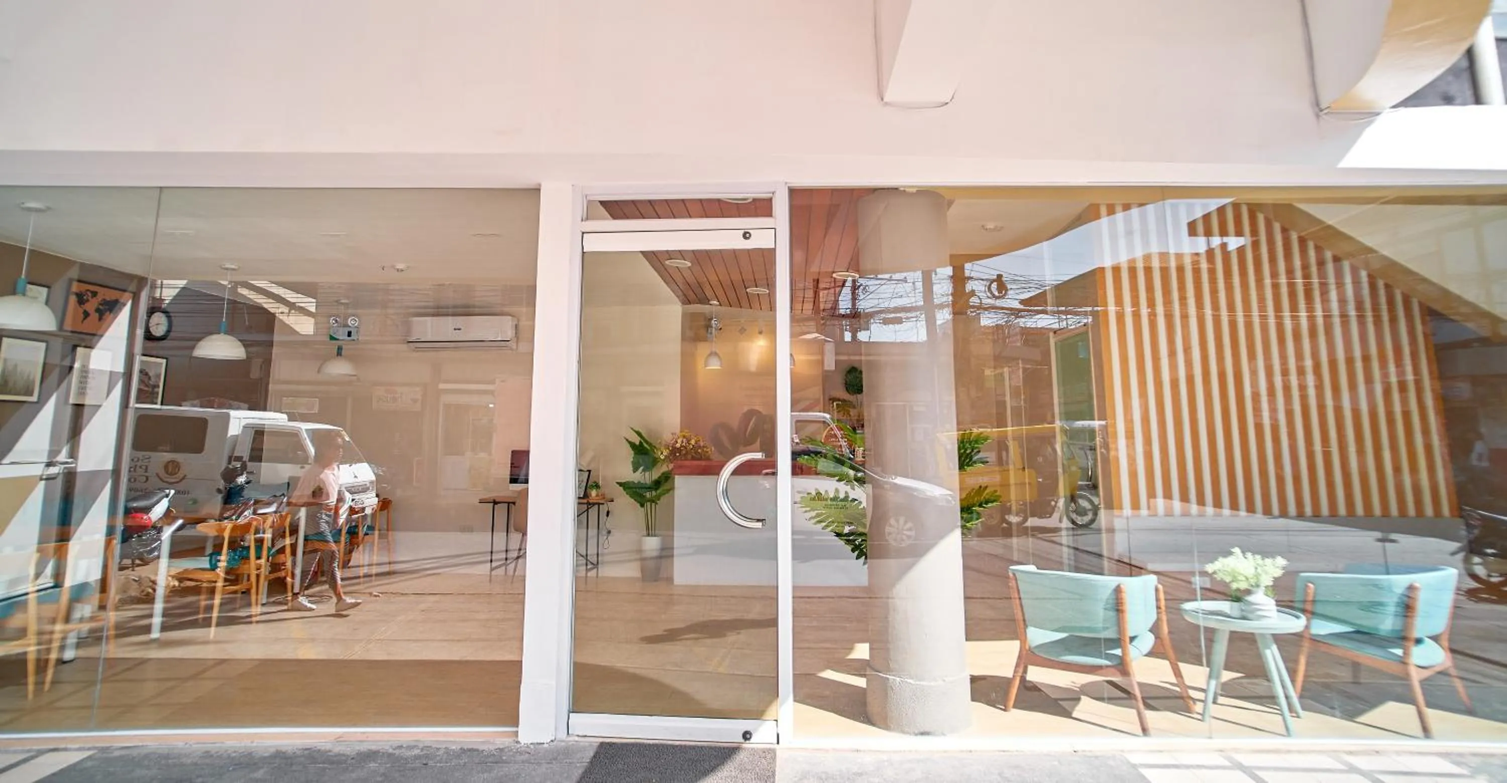 Facade/entrance in Bridge Hotel Express