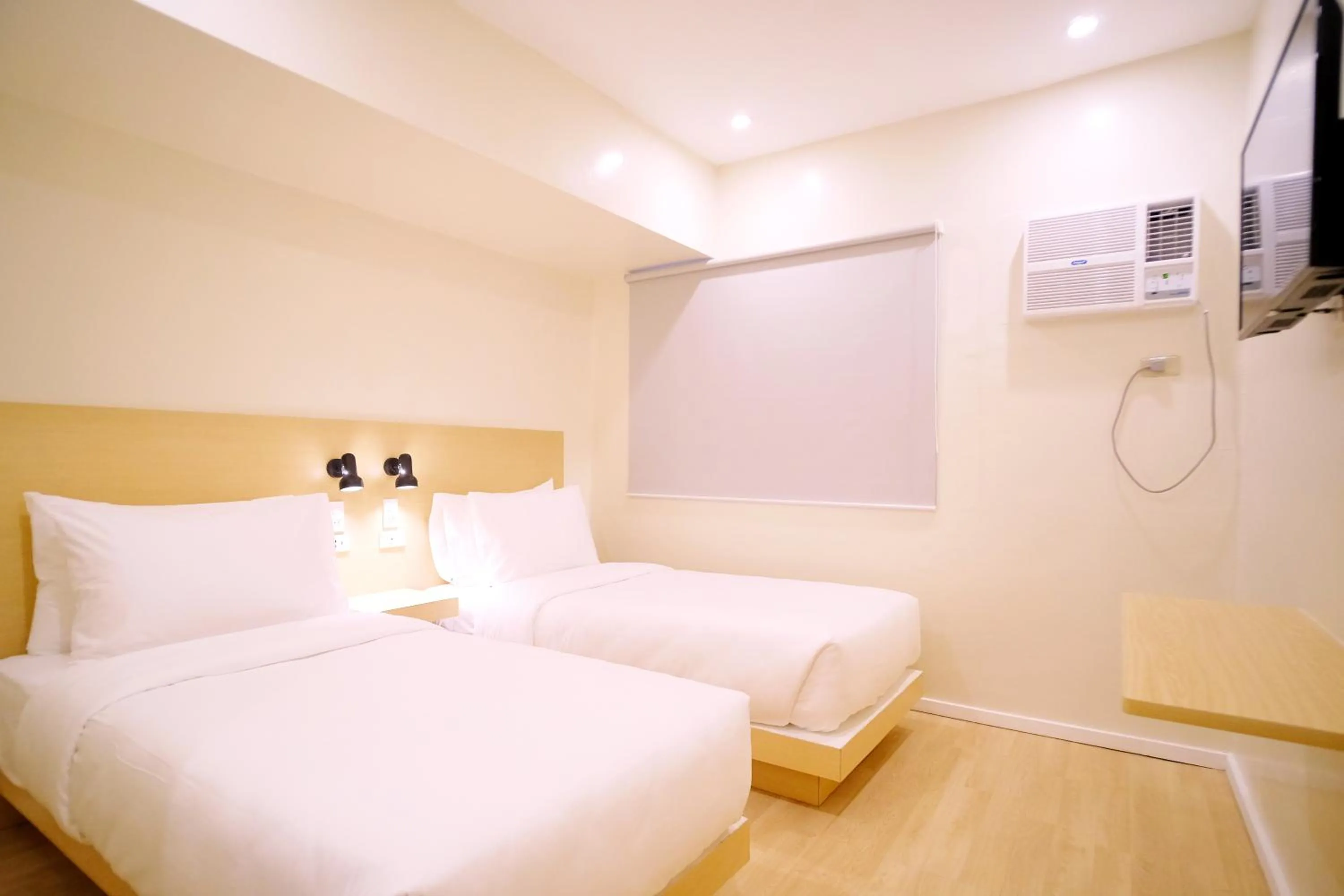 Bed in Bridge Hotel Express