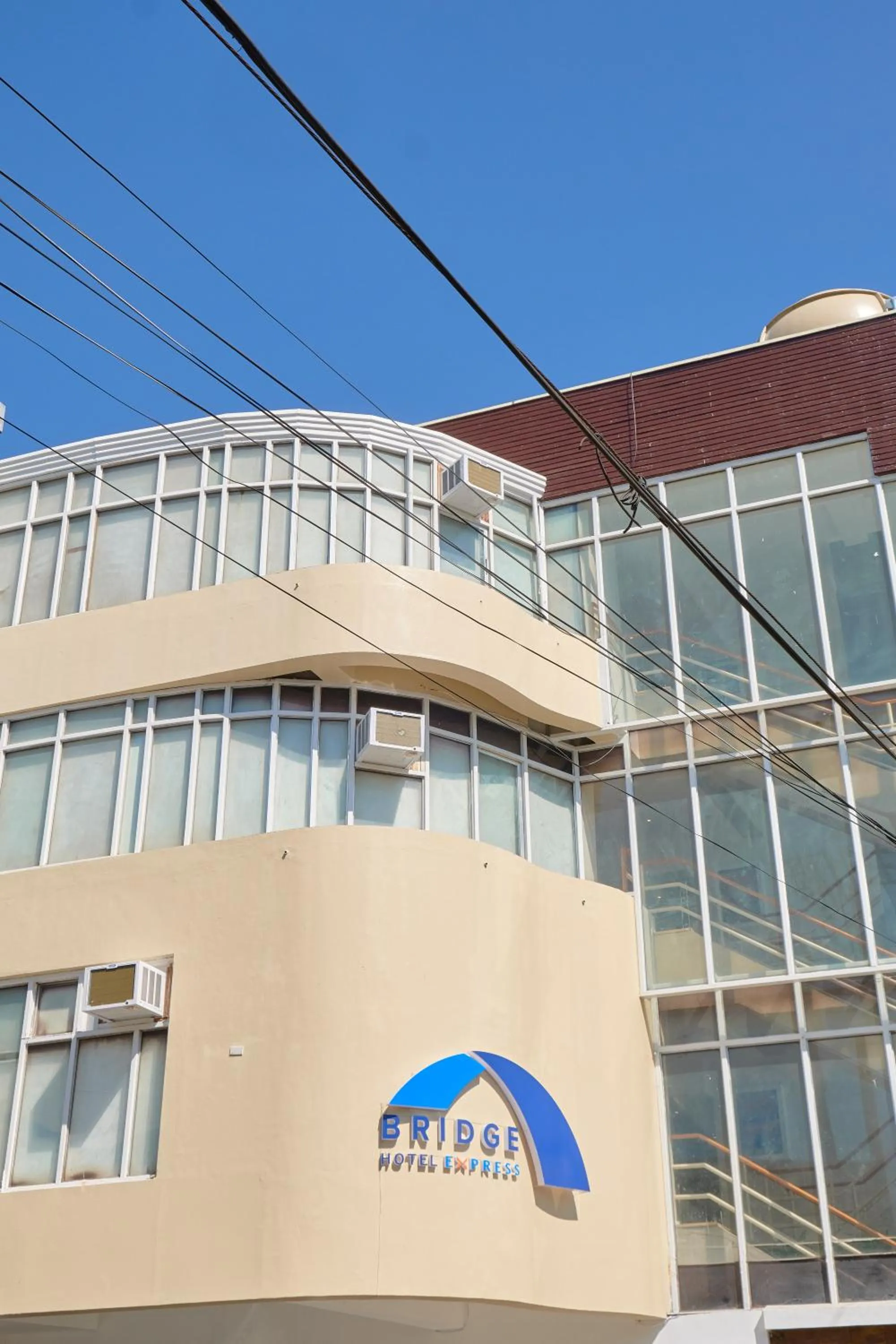 Facade/entrance in Bridge Hotel Express