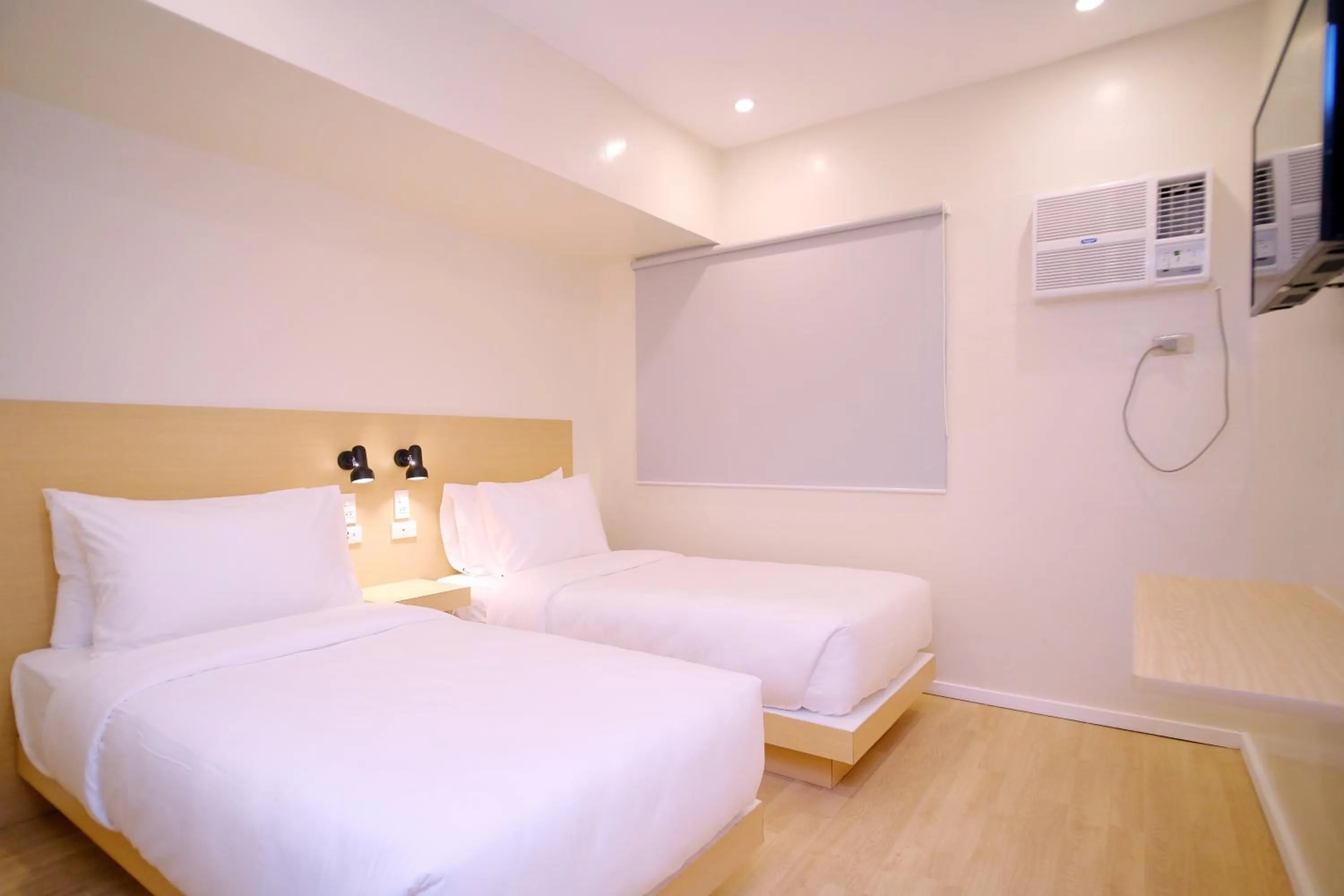 Photo of the whole room, Bed in Bridge Hotel Express