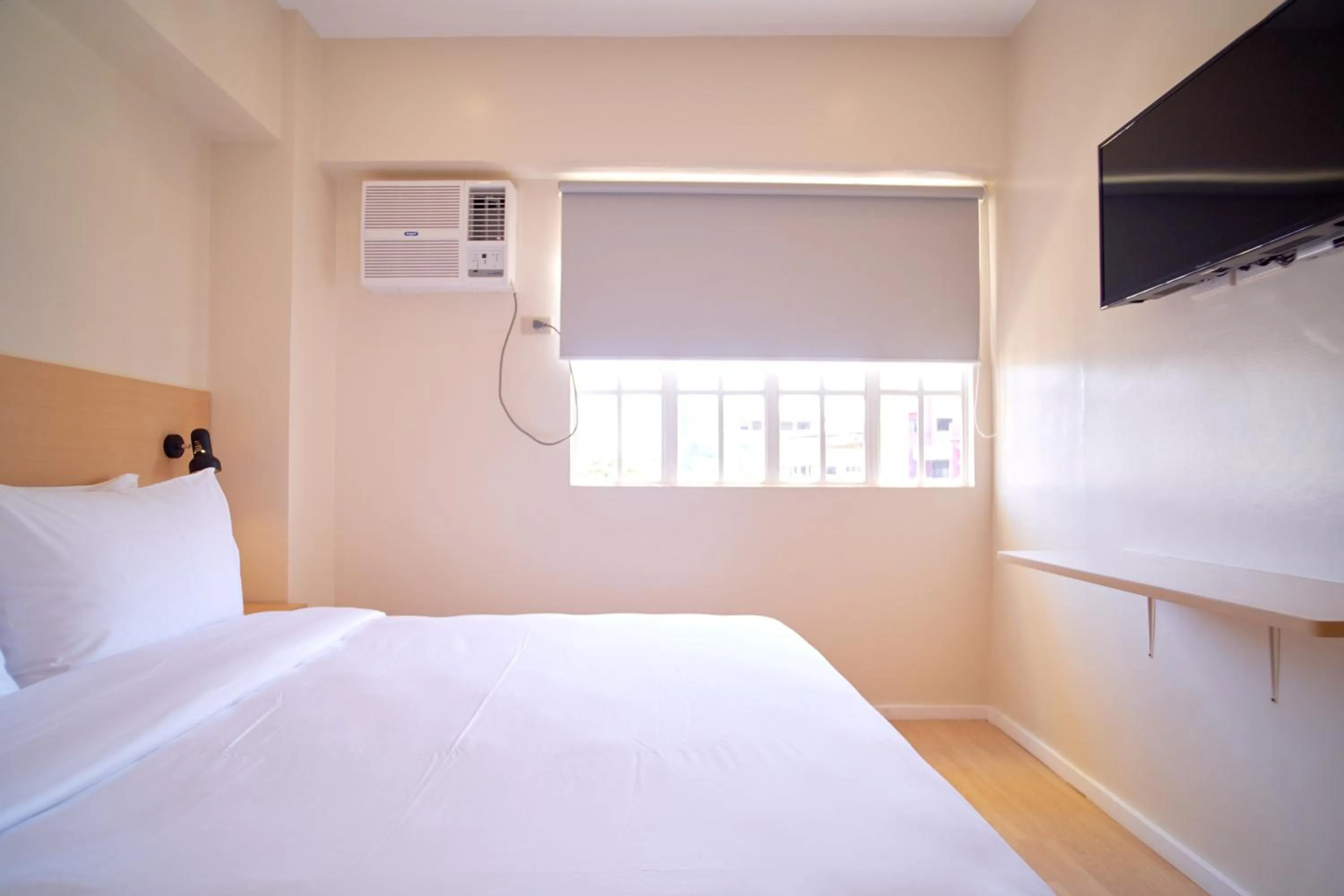 Bedroom, Bed in Bridge Hotel Express