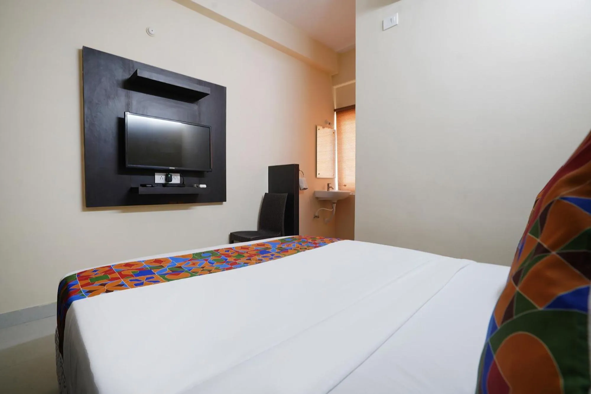 Bed in FabHotel Serenity - Nr AIG Hospital, Gachibowli