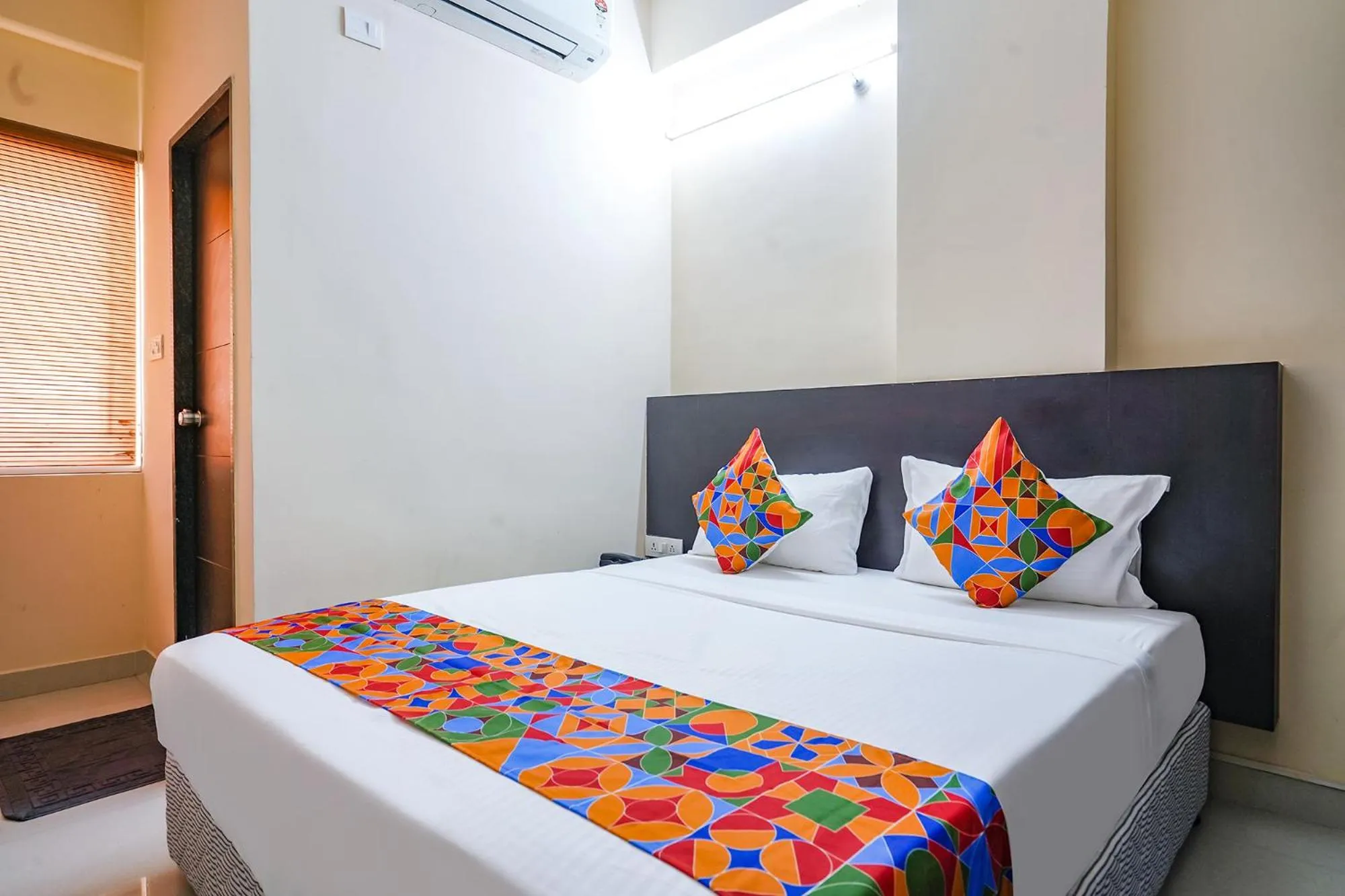 Bed in FabHotel Serenity - Nr AIG Hospital, Gachibowli