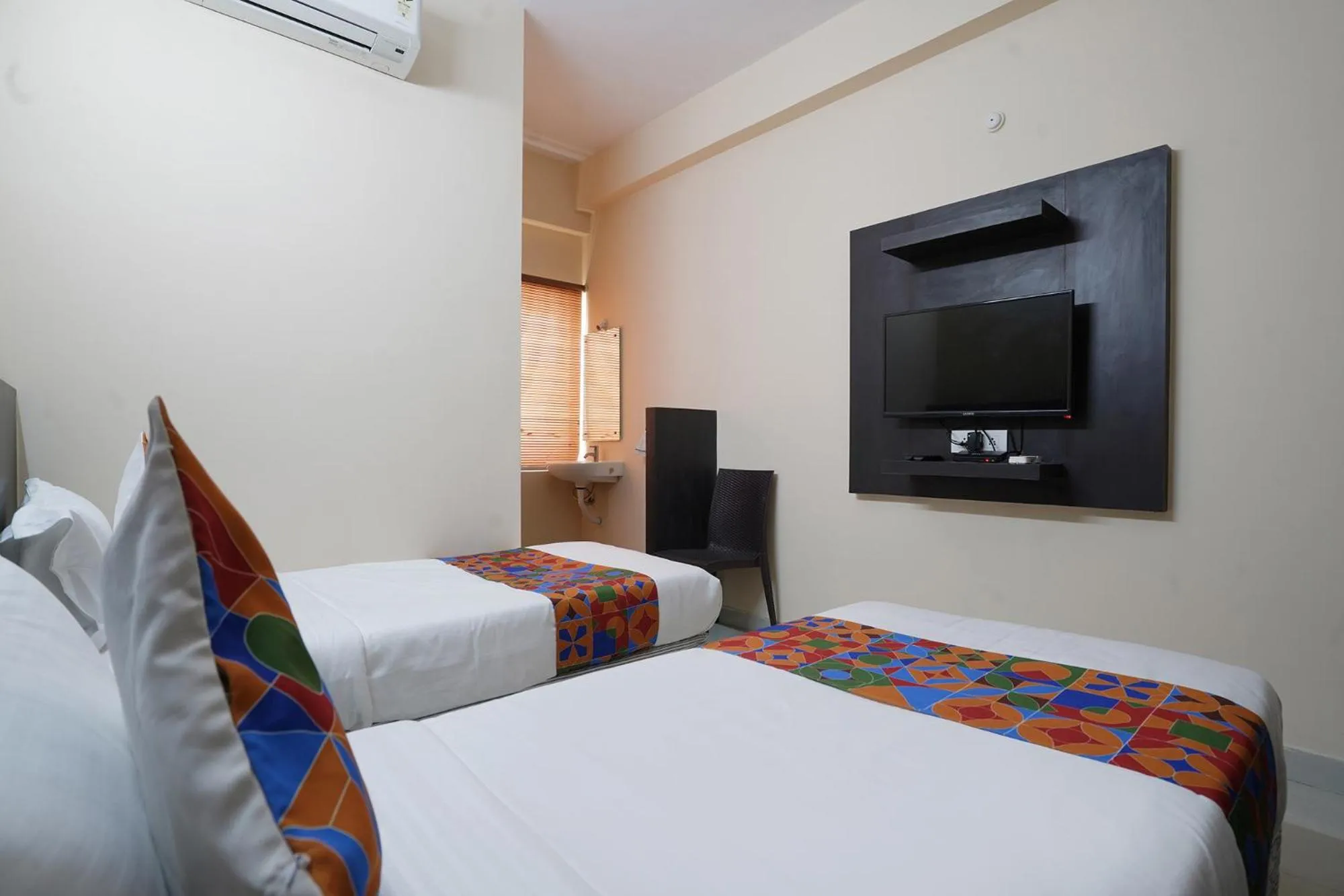 Bed in FabHotel Serenity - Nr AIG Hospital, Gachibowli