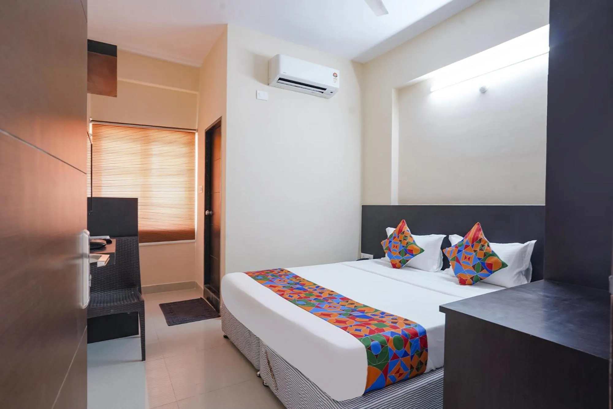 Bed in FabHotel Serenity - Nr AIG Hospital, Gachibowli