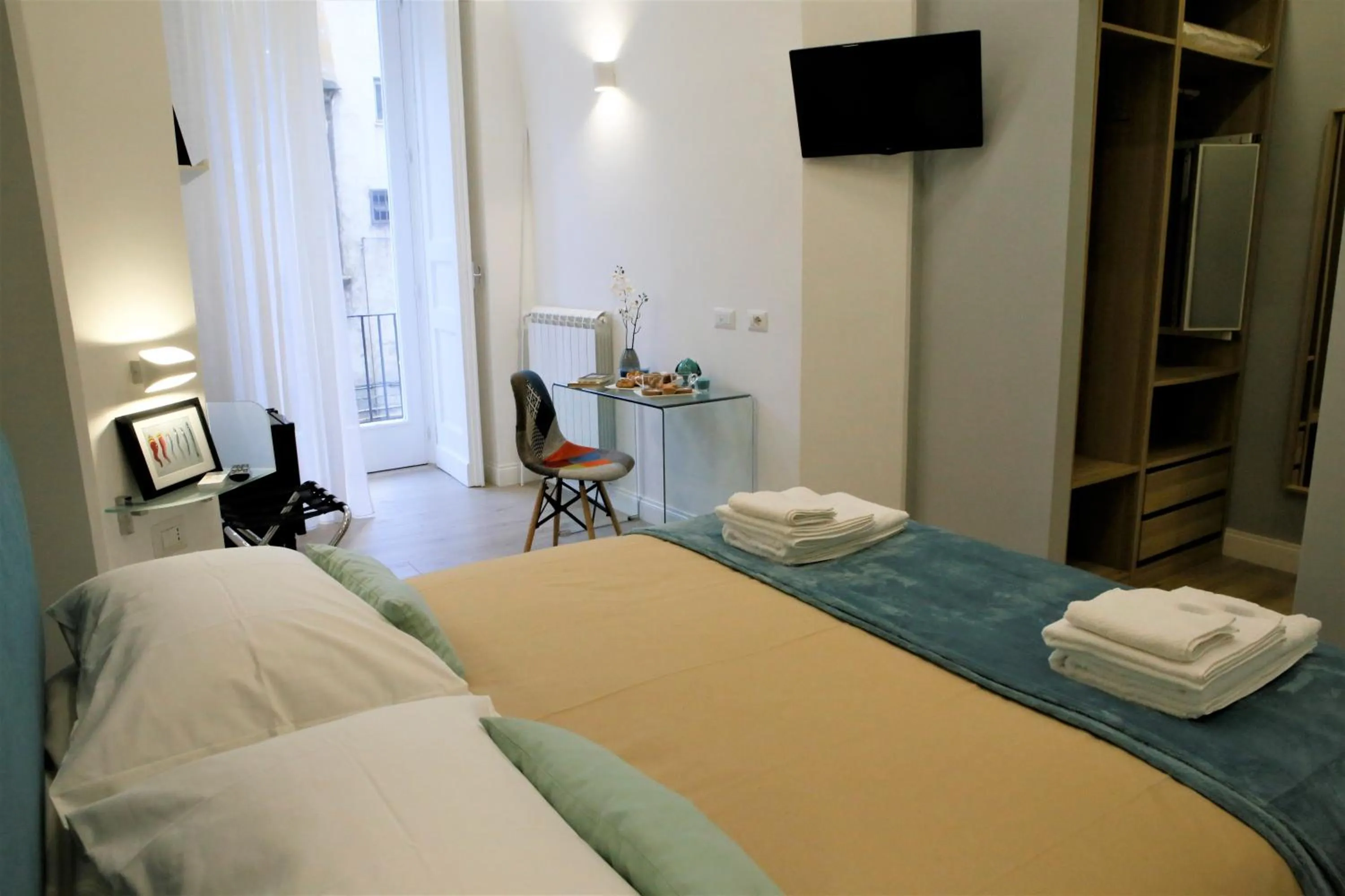 Bedroom, Bed in Porta San Gennaro