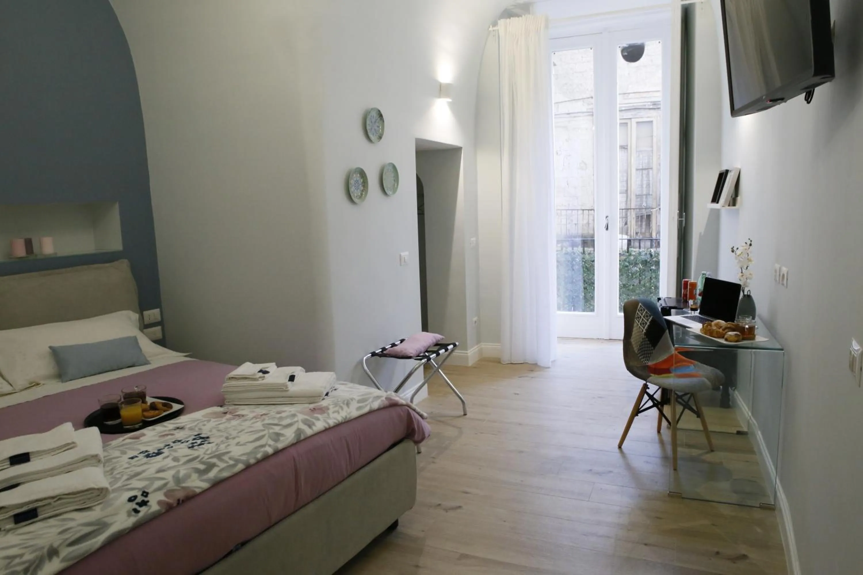 Photo of the whole room, Bed in Porta San Gennaro