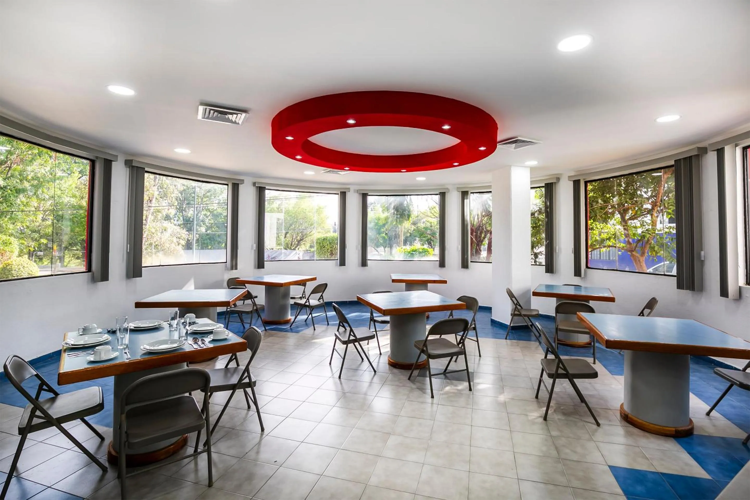 Restaurant/places to eat in Capital O Hotel Casa Blanca, Morelia