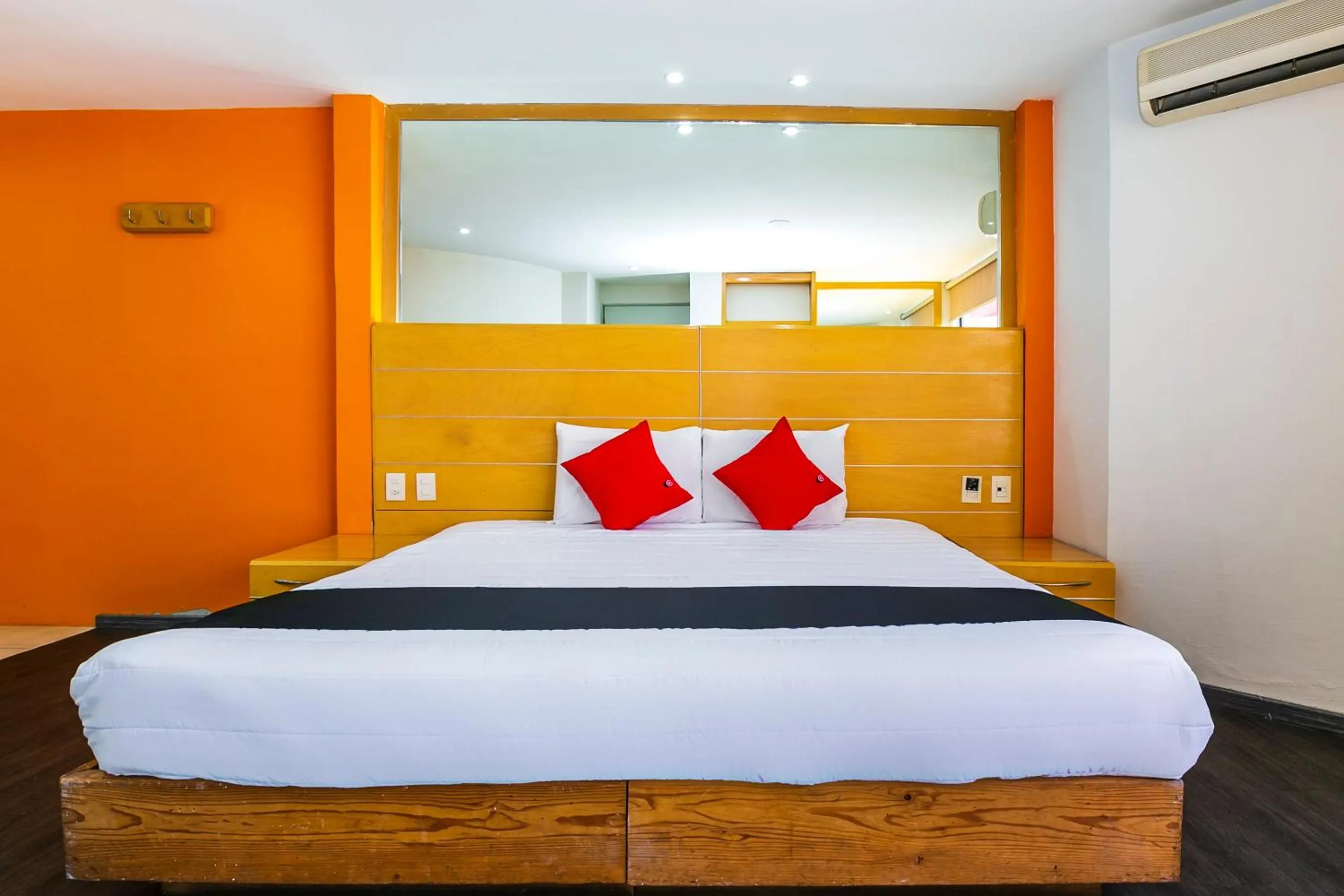 Bedroom, Bed in Capital O Hotel Casa Blanca, Morelia