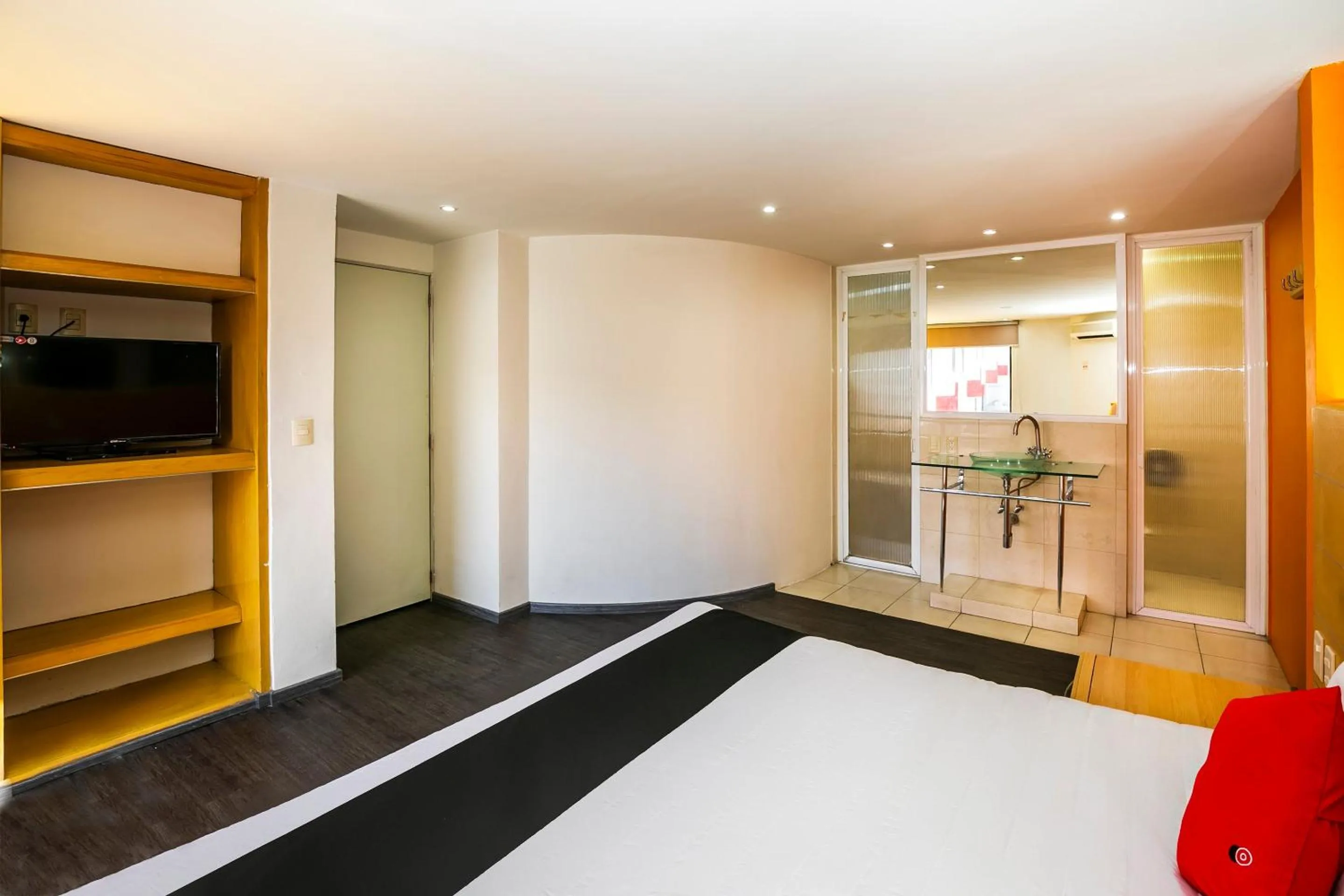 Bedroom, Bed in Capital O Hotel Casa Blanca, Morelia