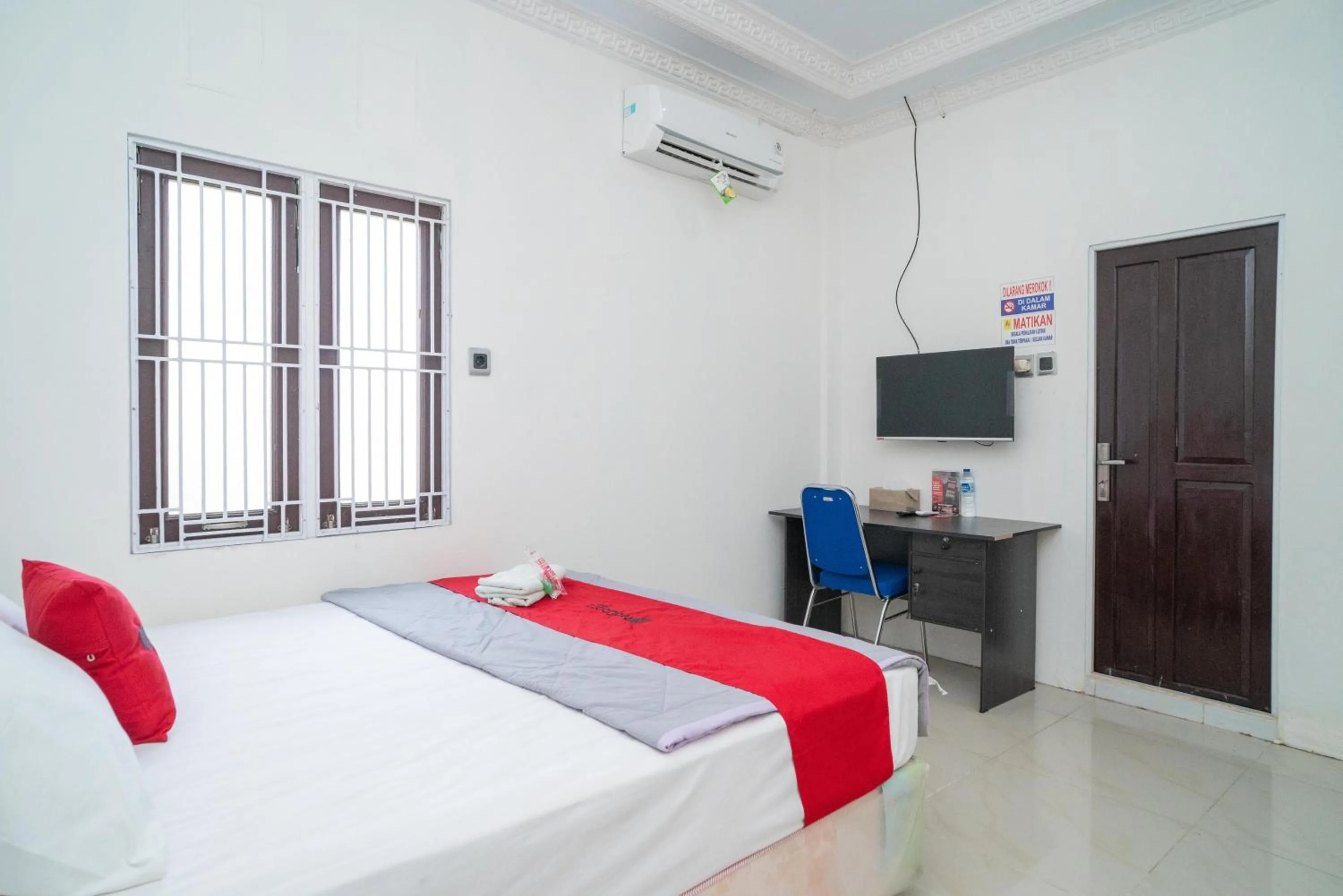 Bed in RedDoorz Syariah near Jalan A Yani KM 8 Citraland