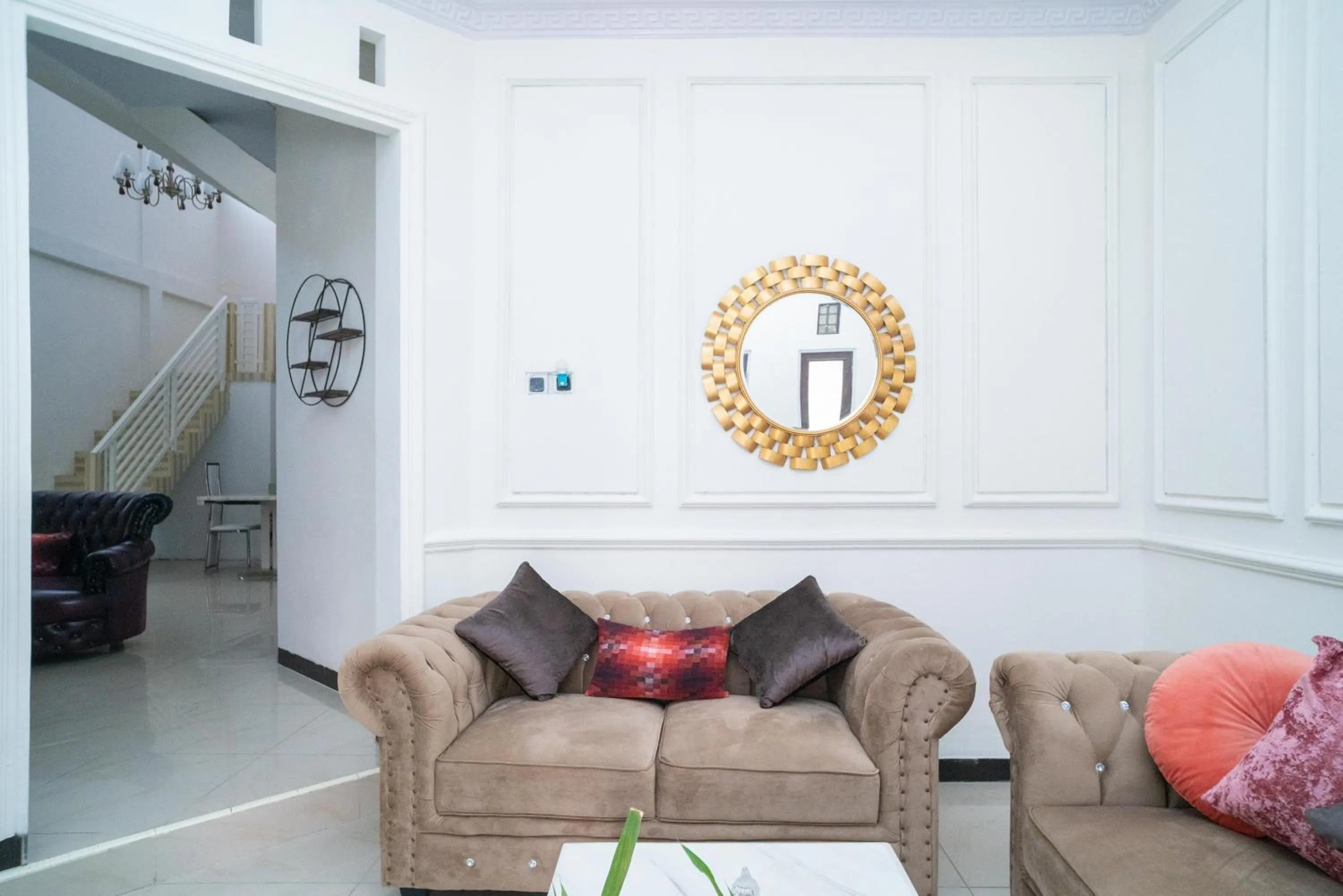 Seating area in RedDoorz Syariah near Jalan A Yani KM 8 Citraland