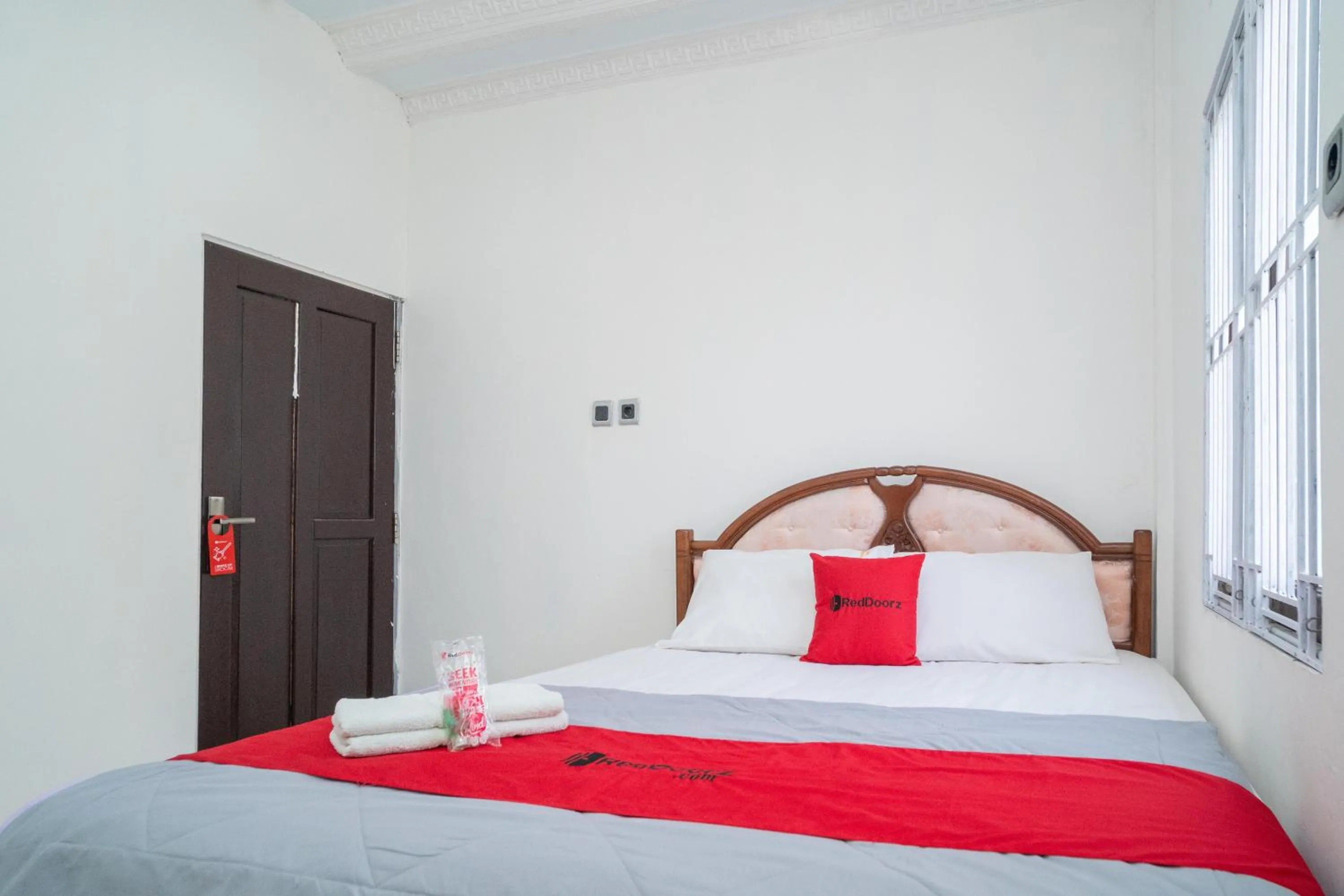 Bed in RedDoorz Syariah near Jalan A Yani KM 8 Citraland
