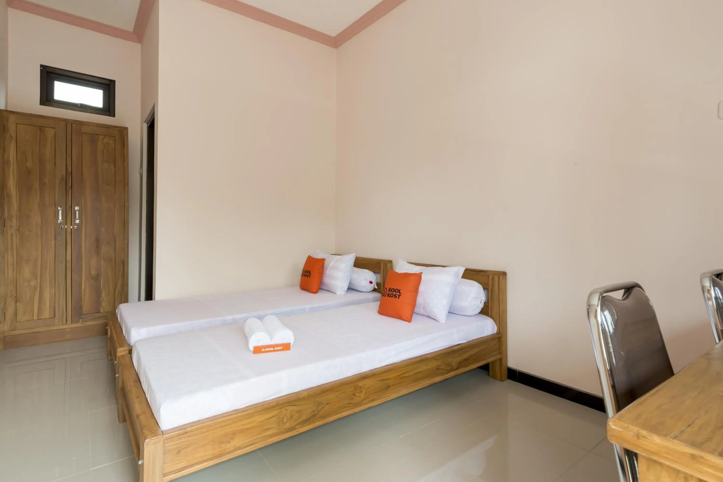 Bed in Nilskost Syariah RedPartner near UPN Surabaya