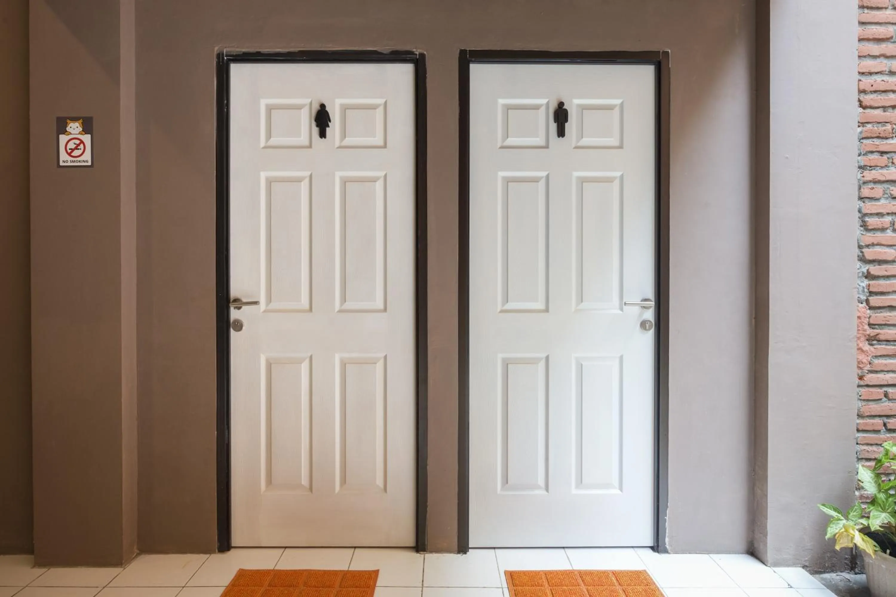 Reddoorz Hostel near Malang Train Station 3