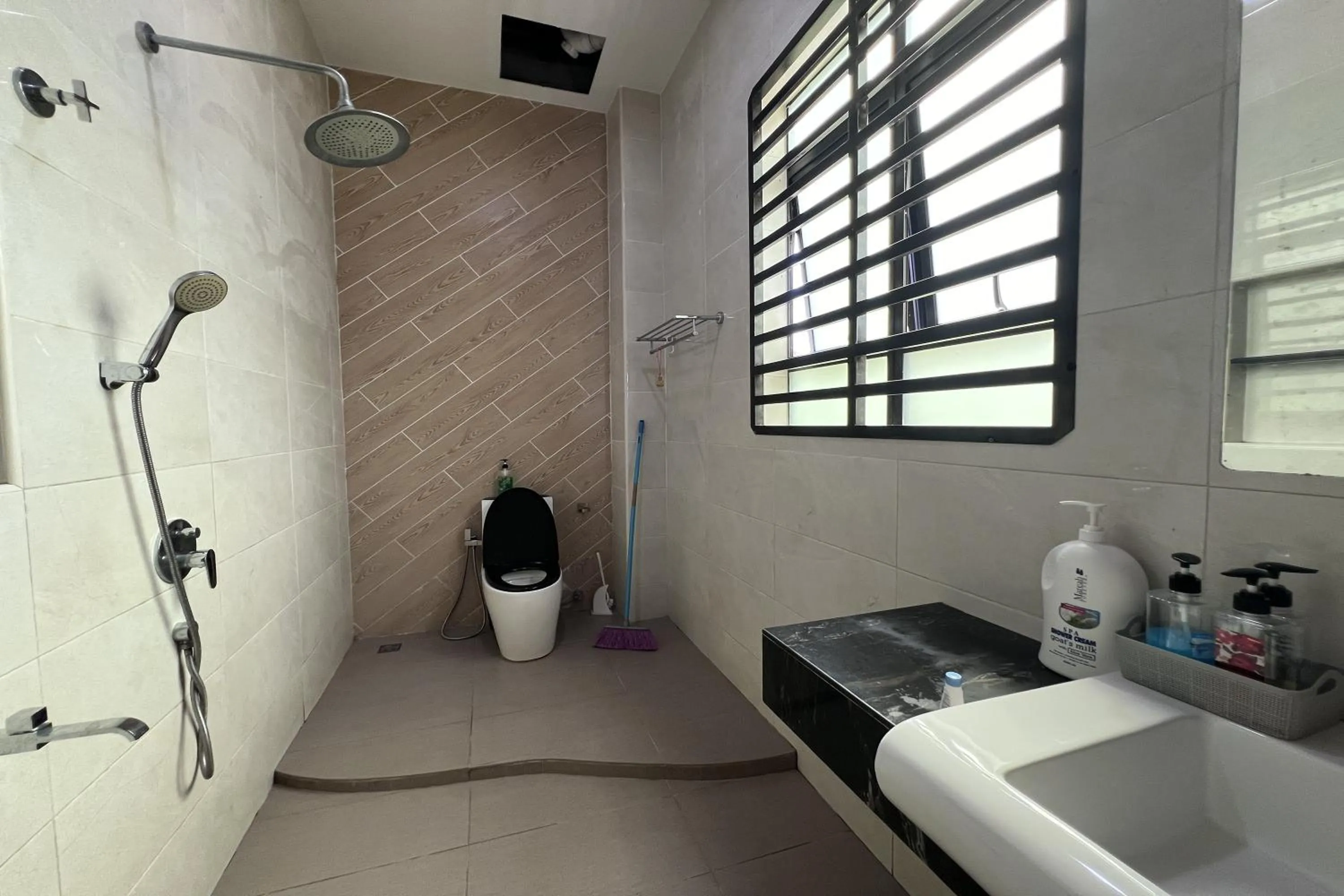 Bathroom in Nurbayu Chalet, Kemaman