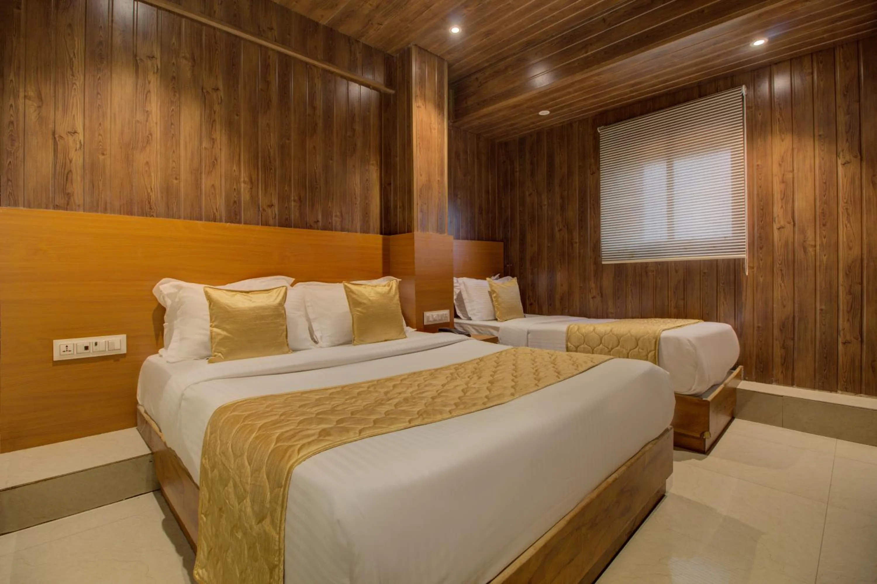 Bedroom, Bed in Hotel Malad Inn opposite Malad Railway Station