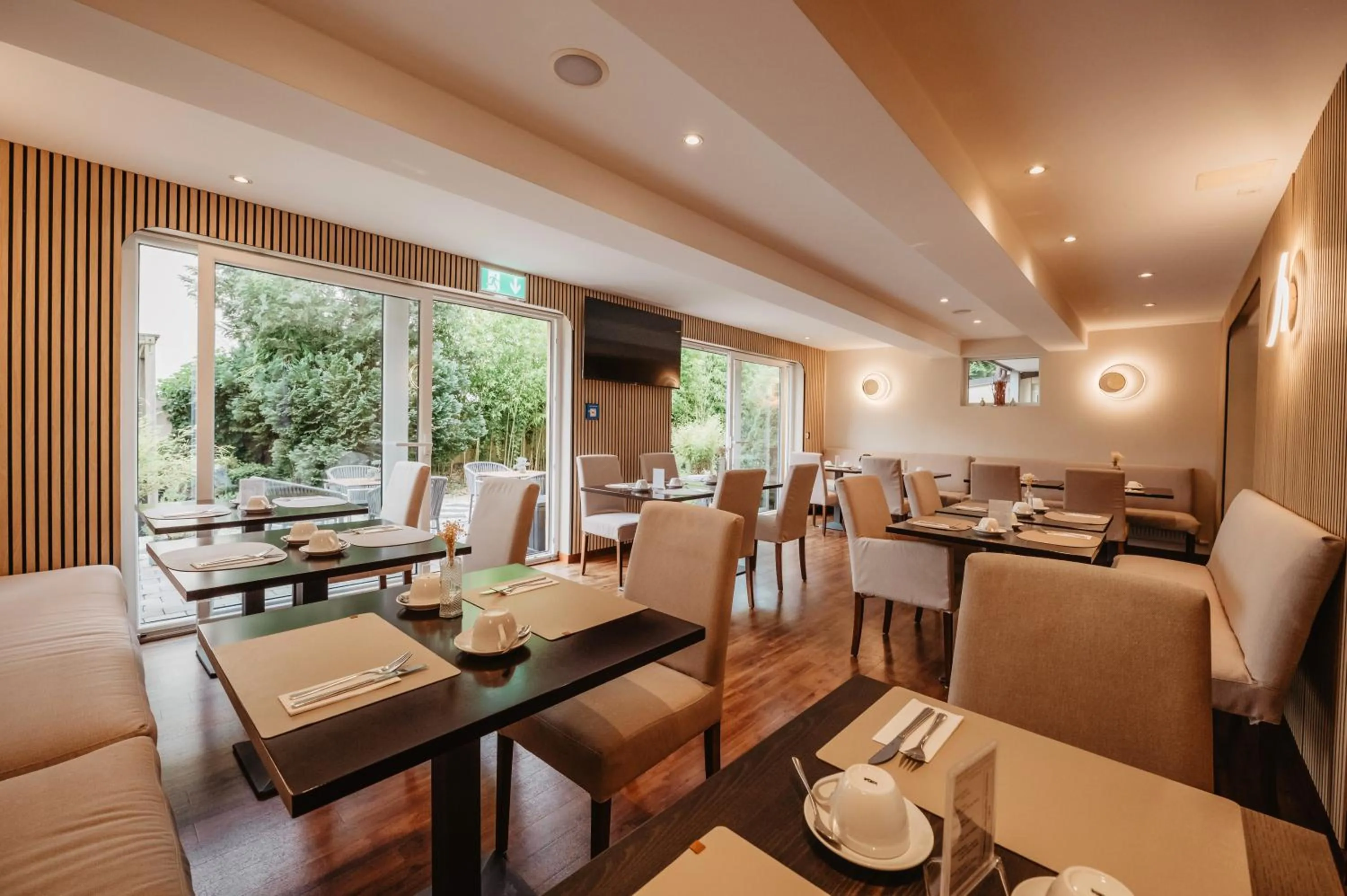 Restaurant/places to eat in Aparthotel Christine