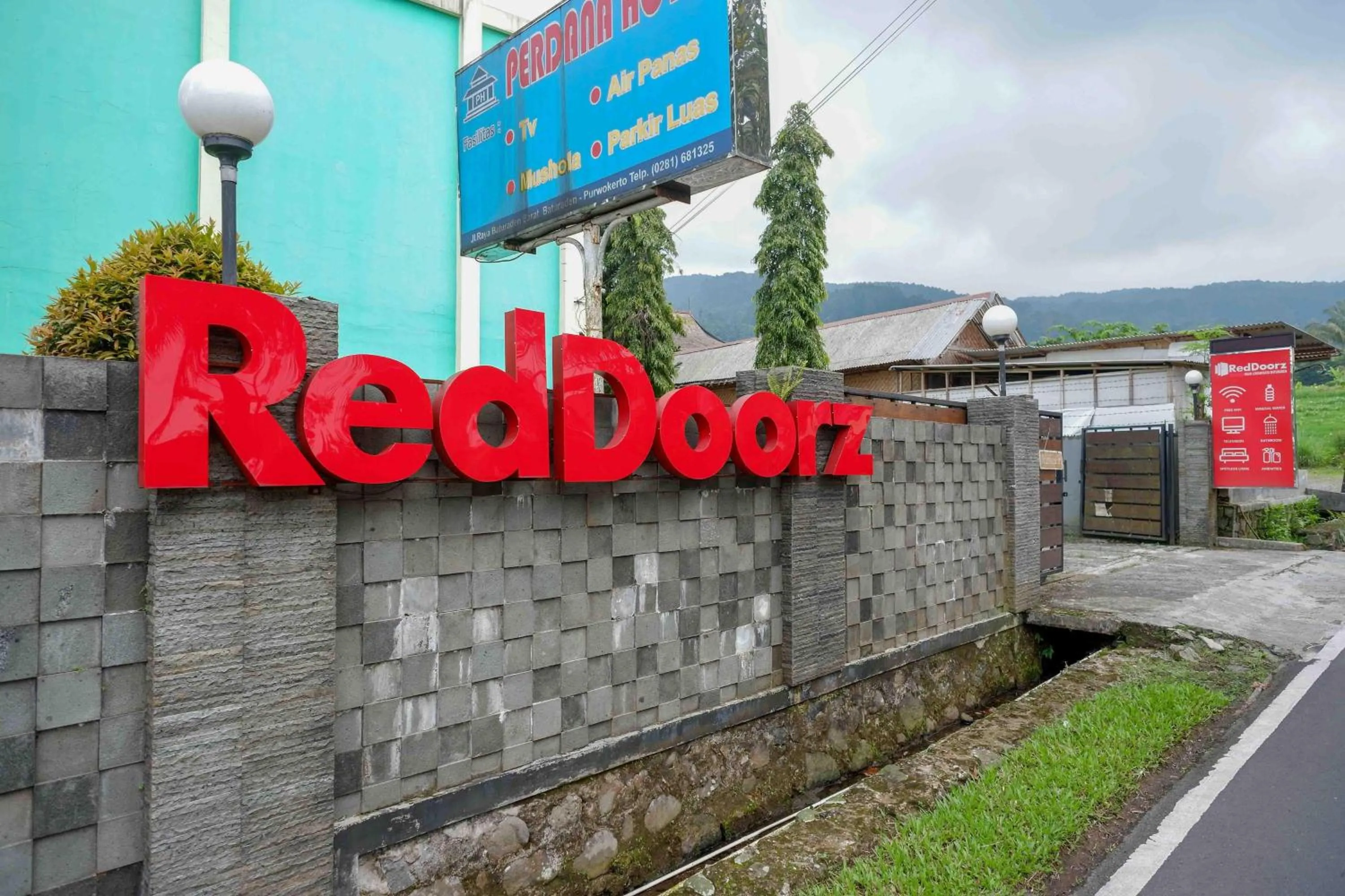 Property logo or sign in RedDoorz near Lokawisata Baturaden