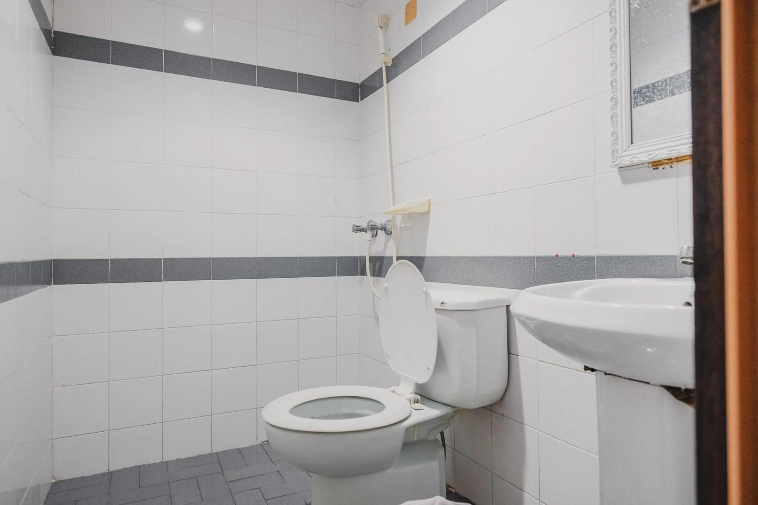 Reddoorz near Nagoya Hill Mall Batam 5