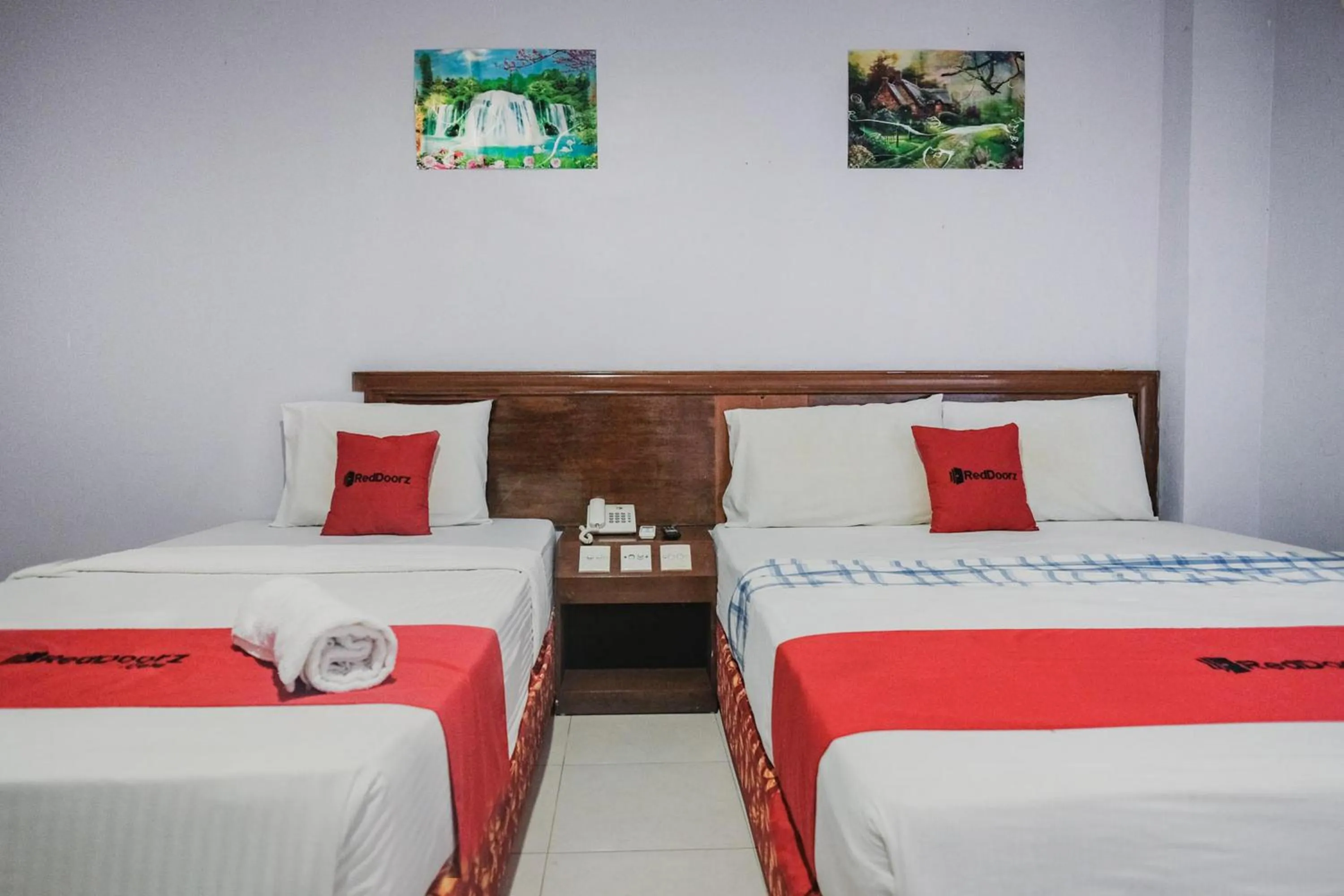 Bed in Reddoorz near Nagoya Hill Mall Batam 5