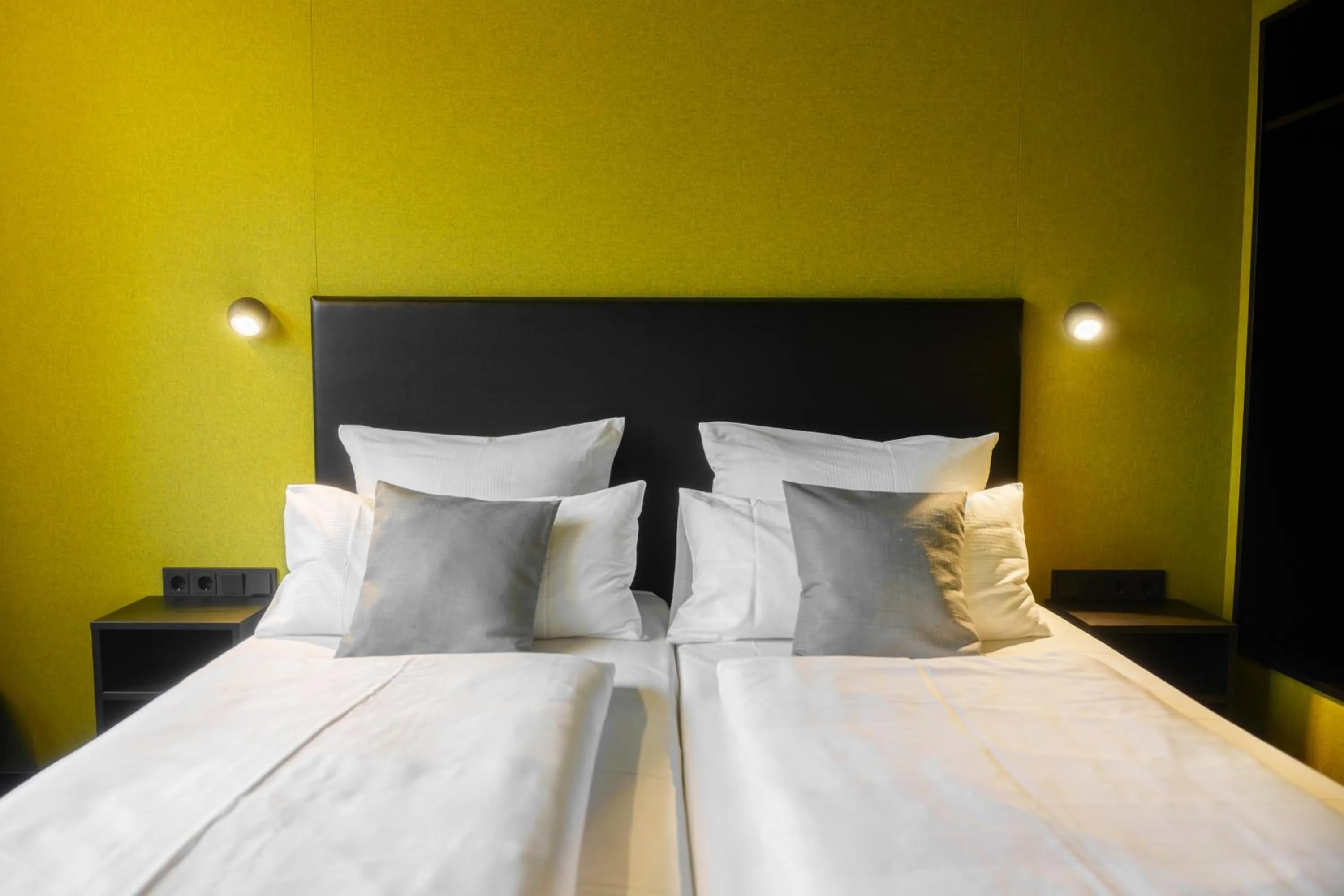 Photo of the whole room, Bed in Roomreich