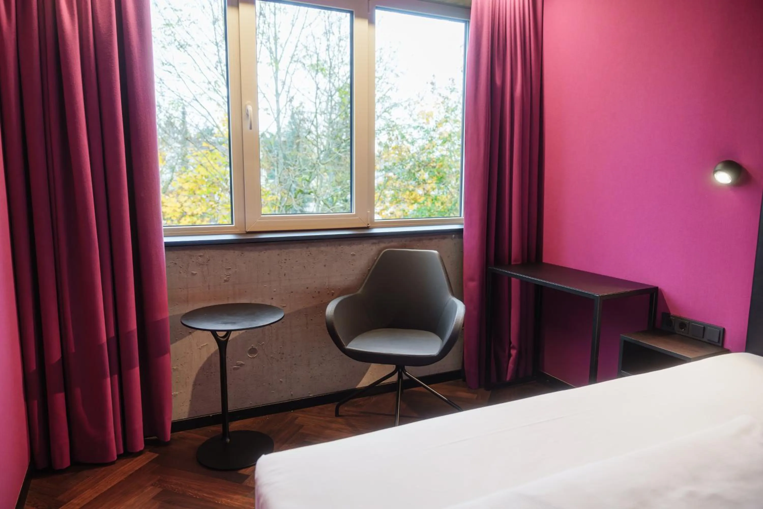 Living room, Bed in Roomreich