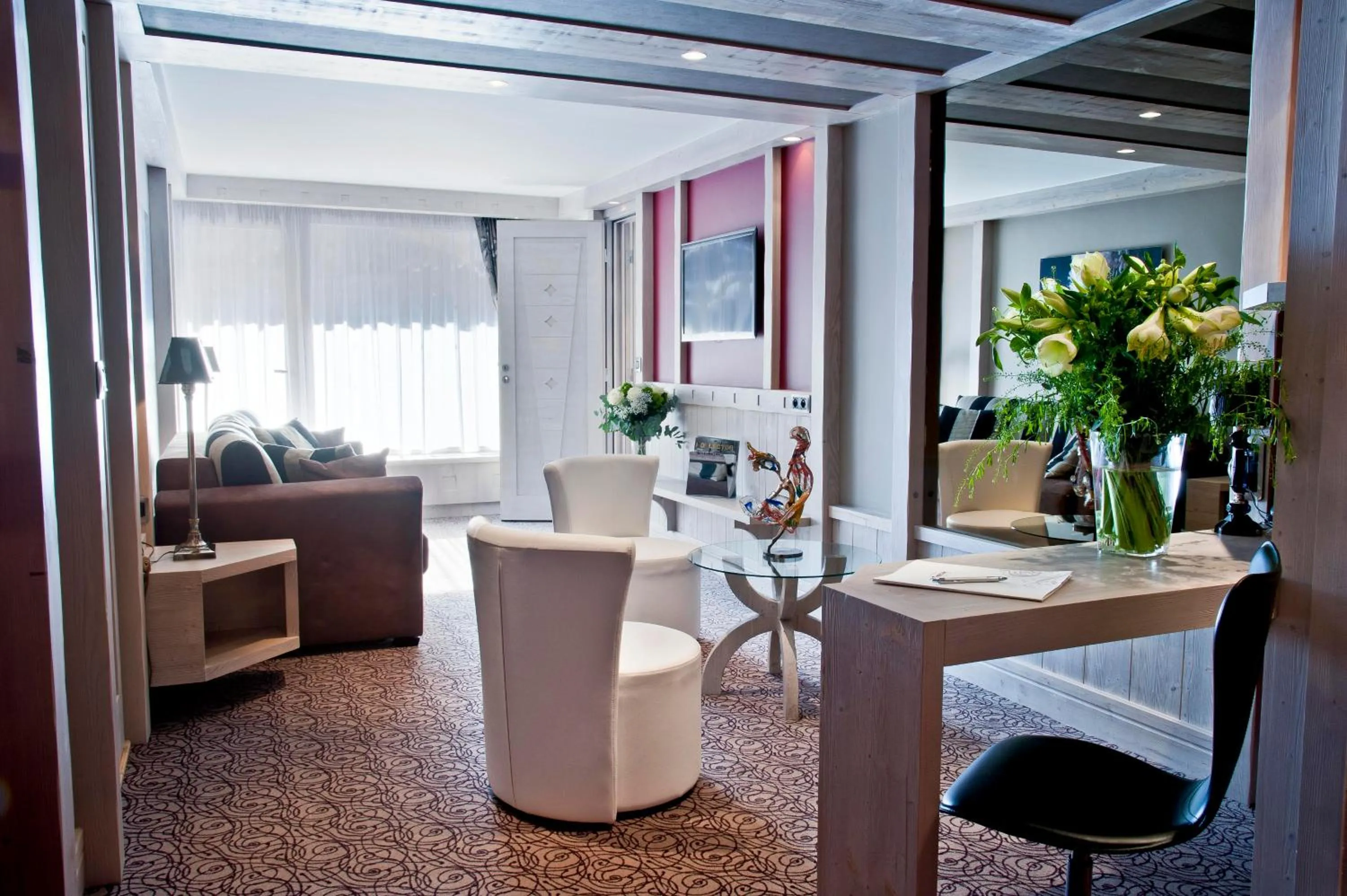 Seating area in Hôtel Les Sherpas