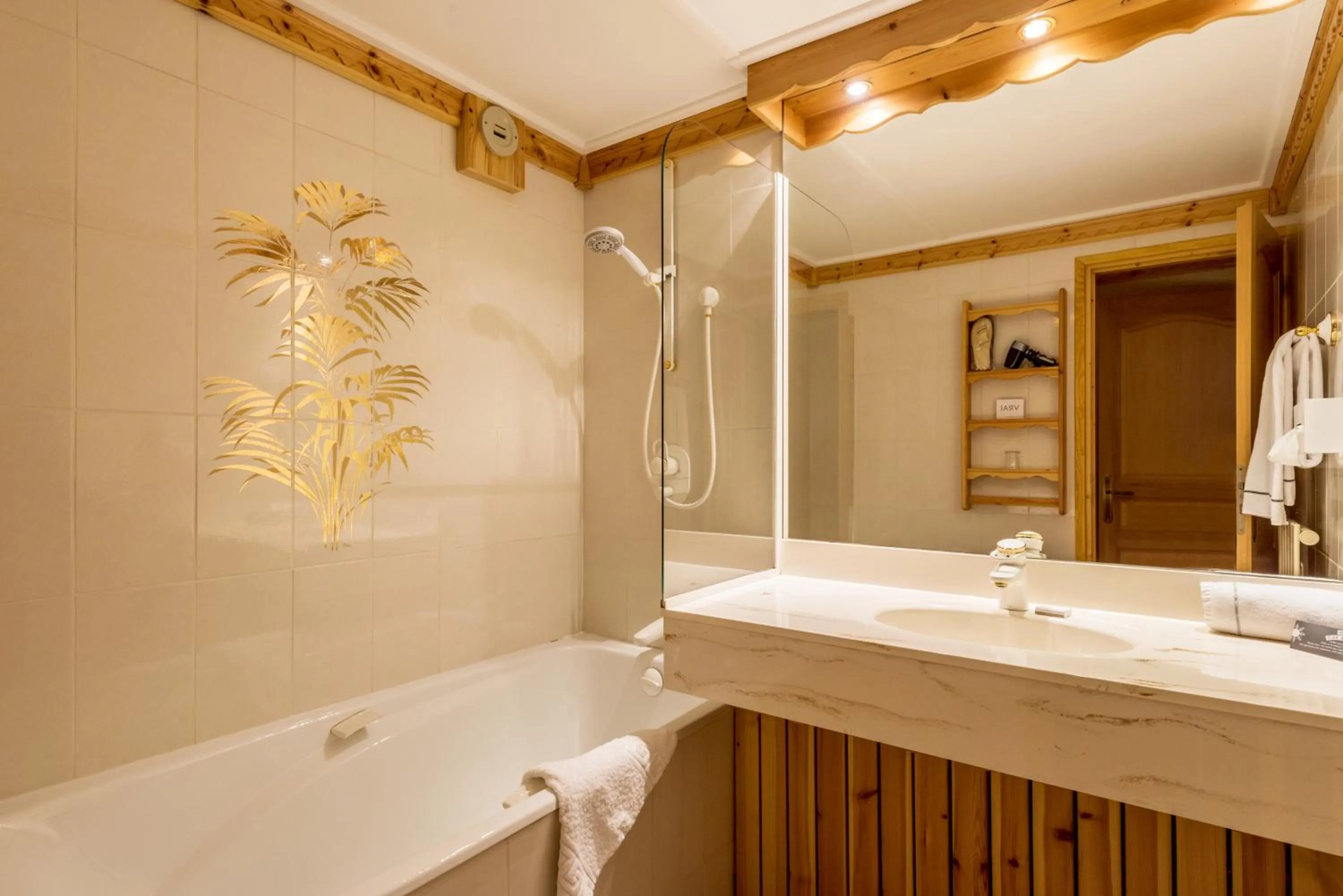 Bathroom in Hôtel Les Sherpas