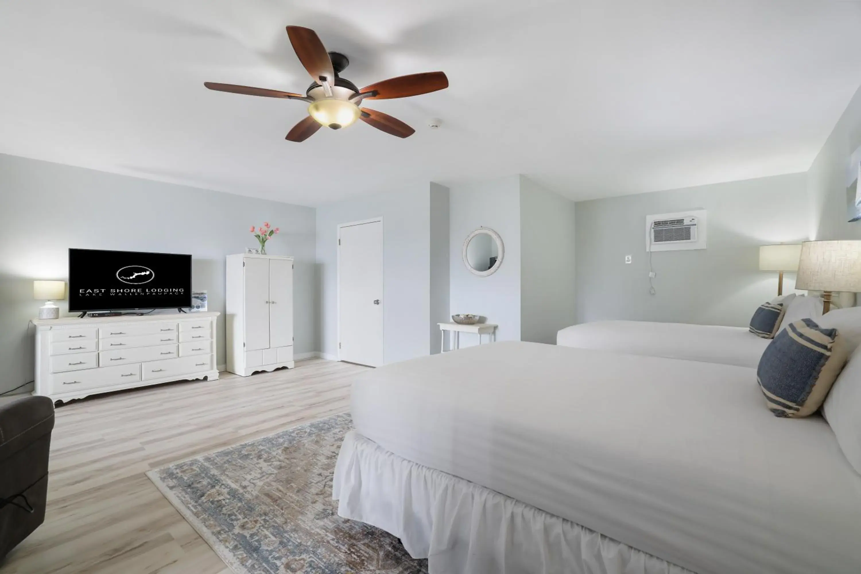 Queen Room - Disability Access in East Shore Lodging Queen Room - Disability Access in East Shore Lodging