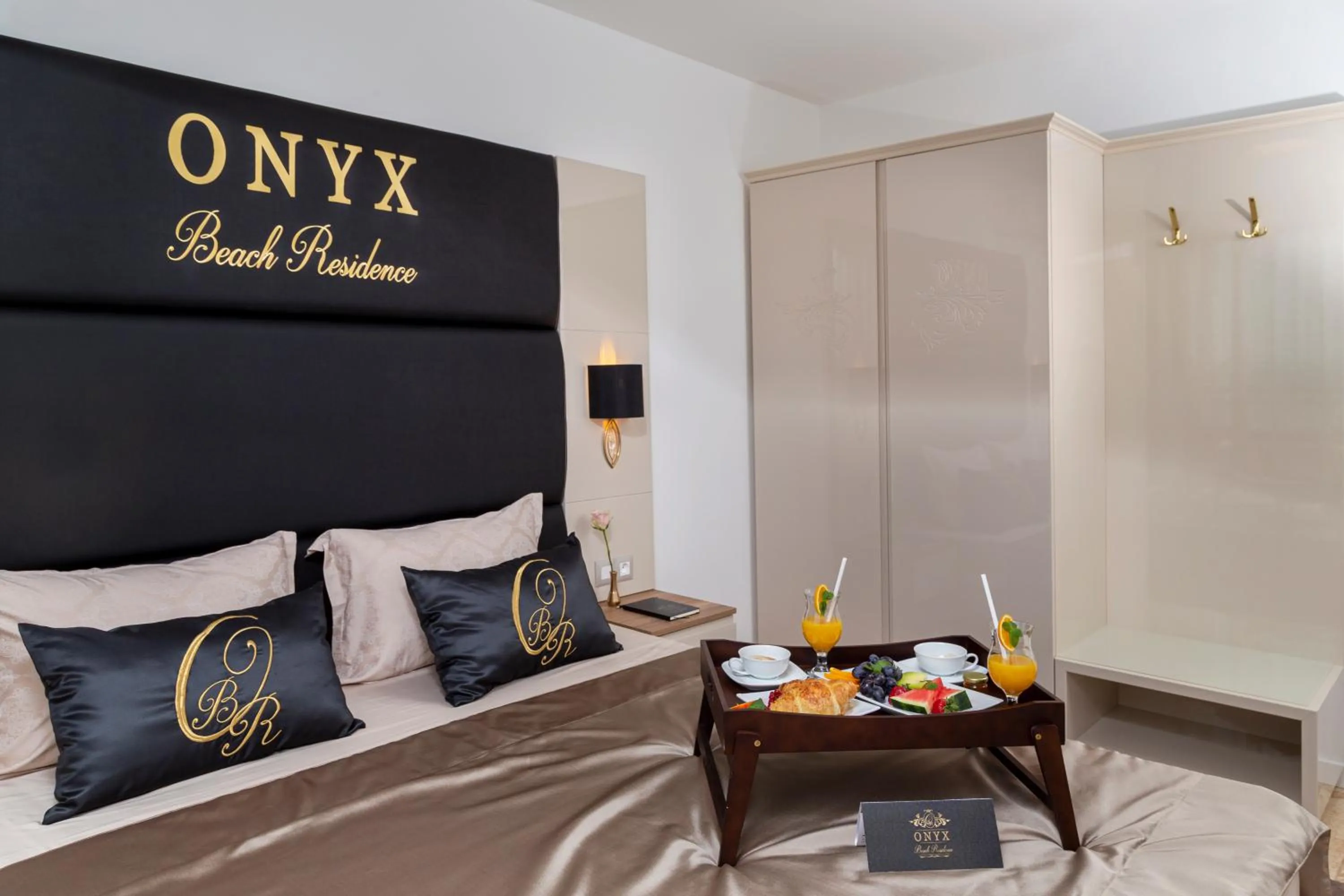 Bed in Onyx Beach Residence - Free Beach Access & Parking